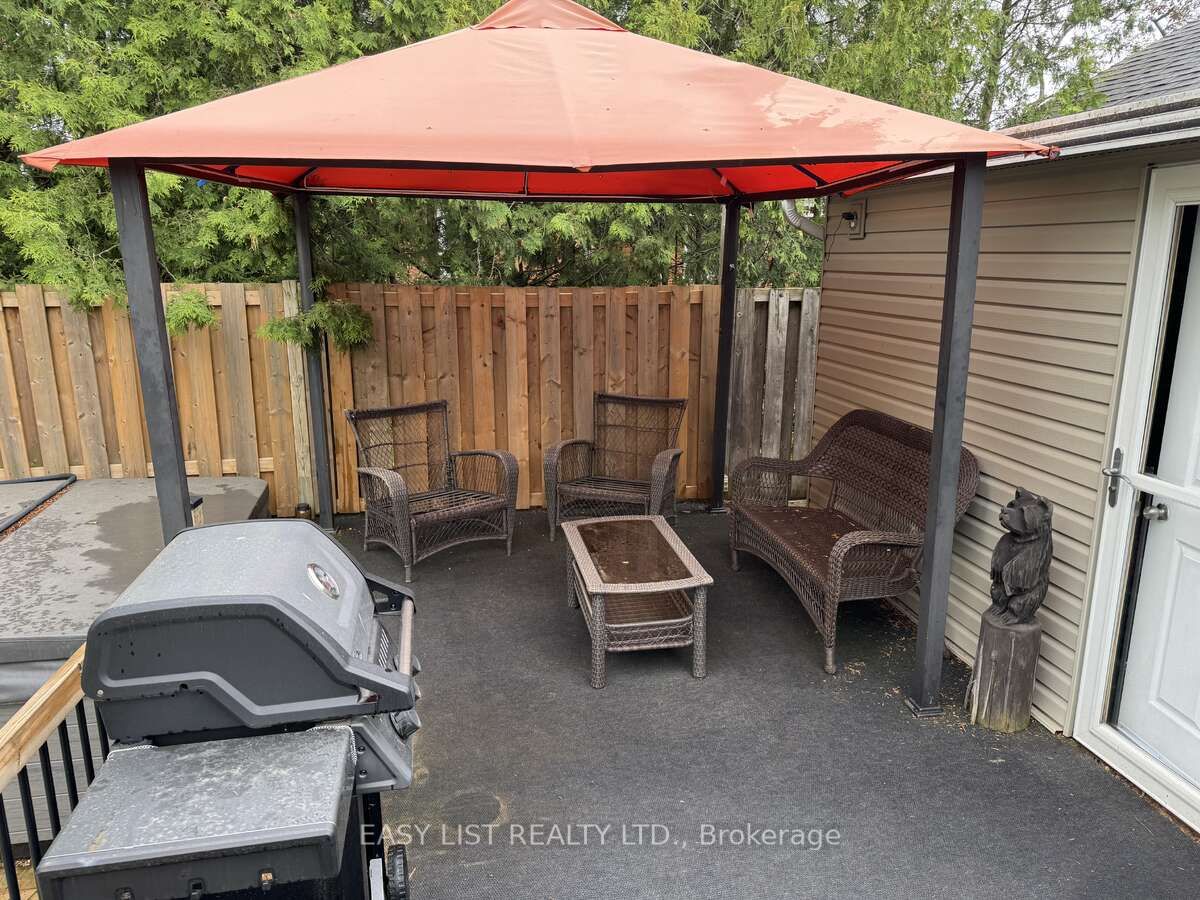210 Shackleton Street Property Photo 18