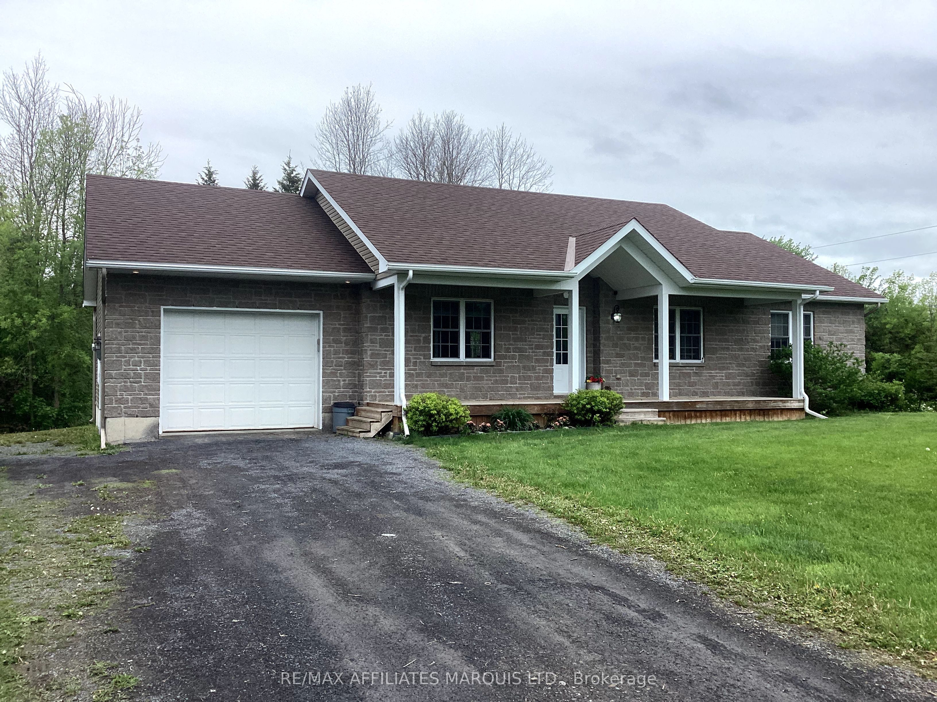 28 Loyalist Crescent Property Photo