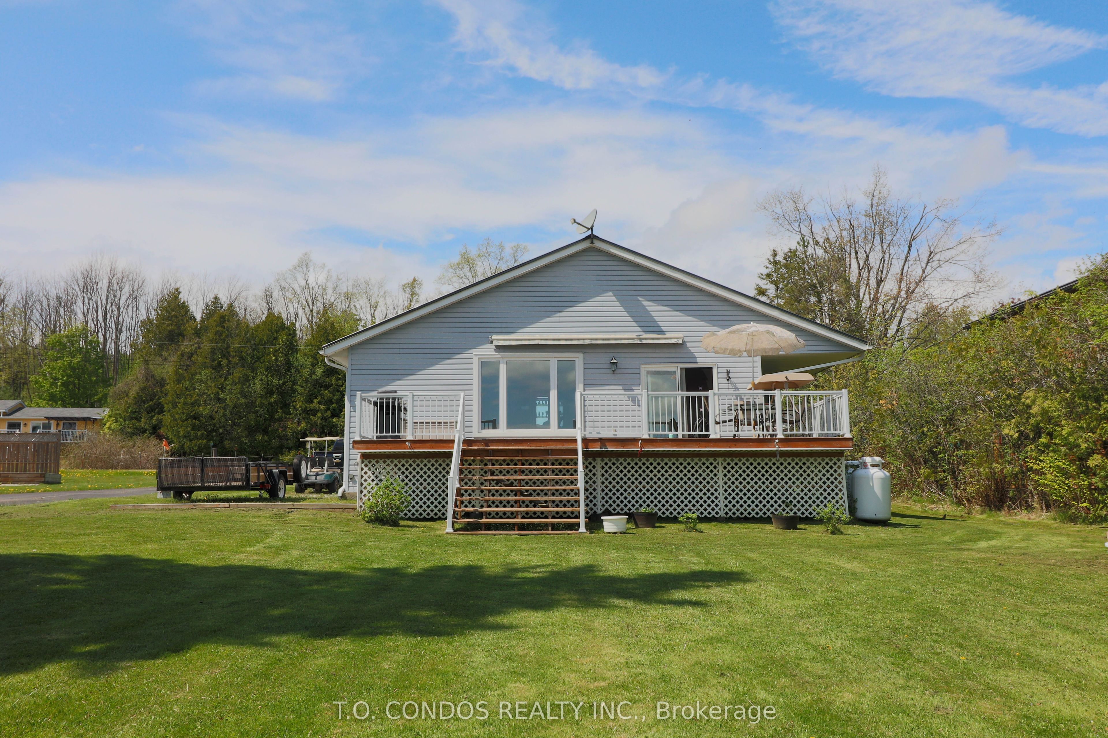 689 N Shore Dr E Property Photo 1
