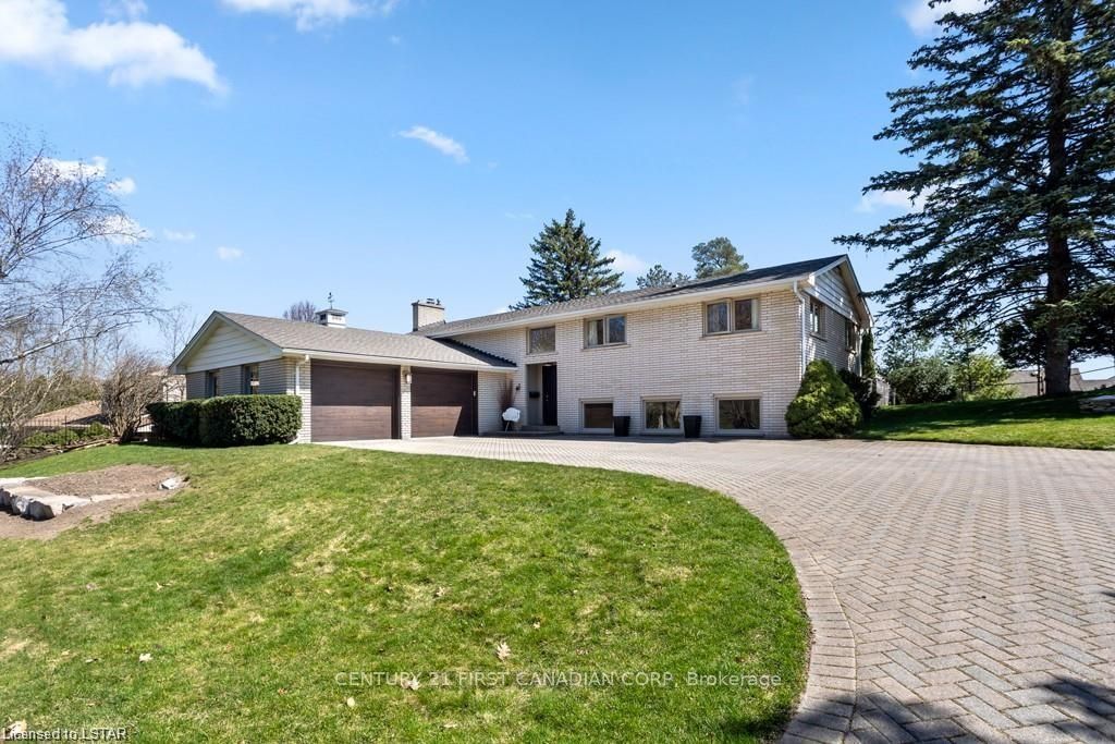688 Westmount Hills Dr Property Photo