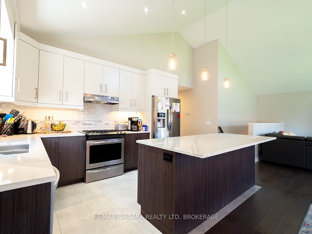 10 Eastman Gateway N/a Property Photo 9