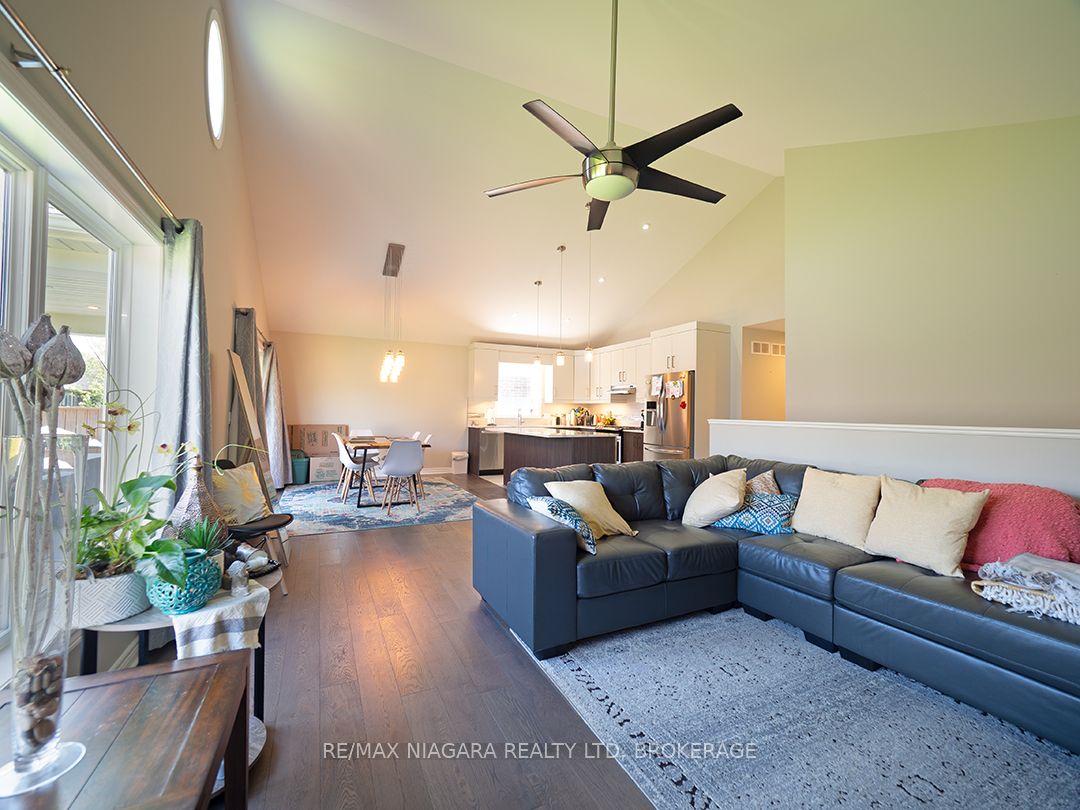 10 Eastman Gateway N/a Property Photo 13