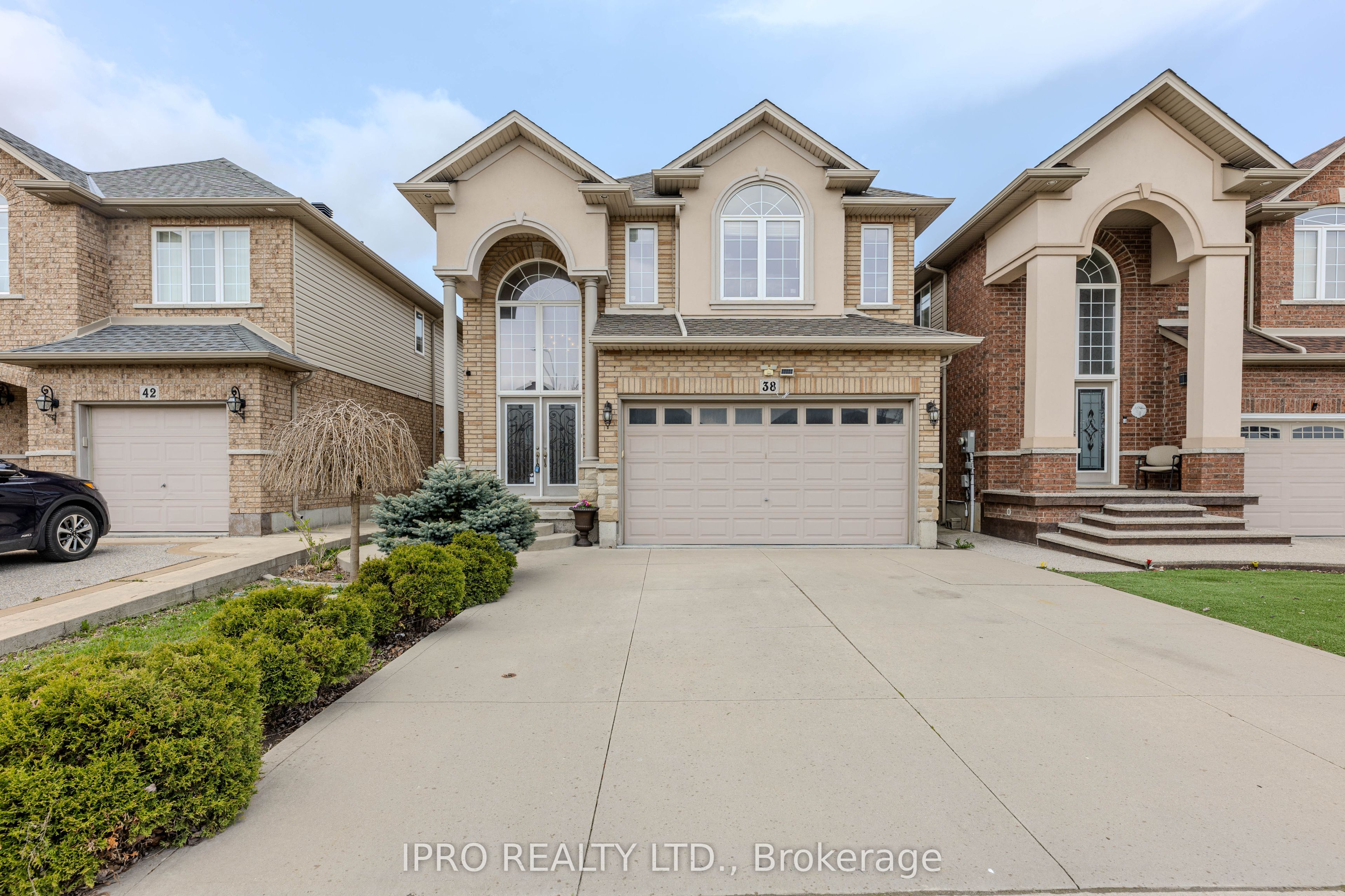 38 Assisi Street Property Photo 1