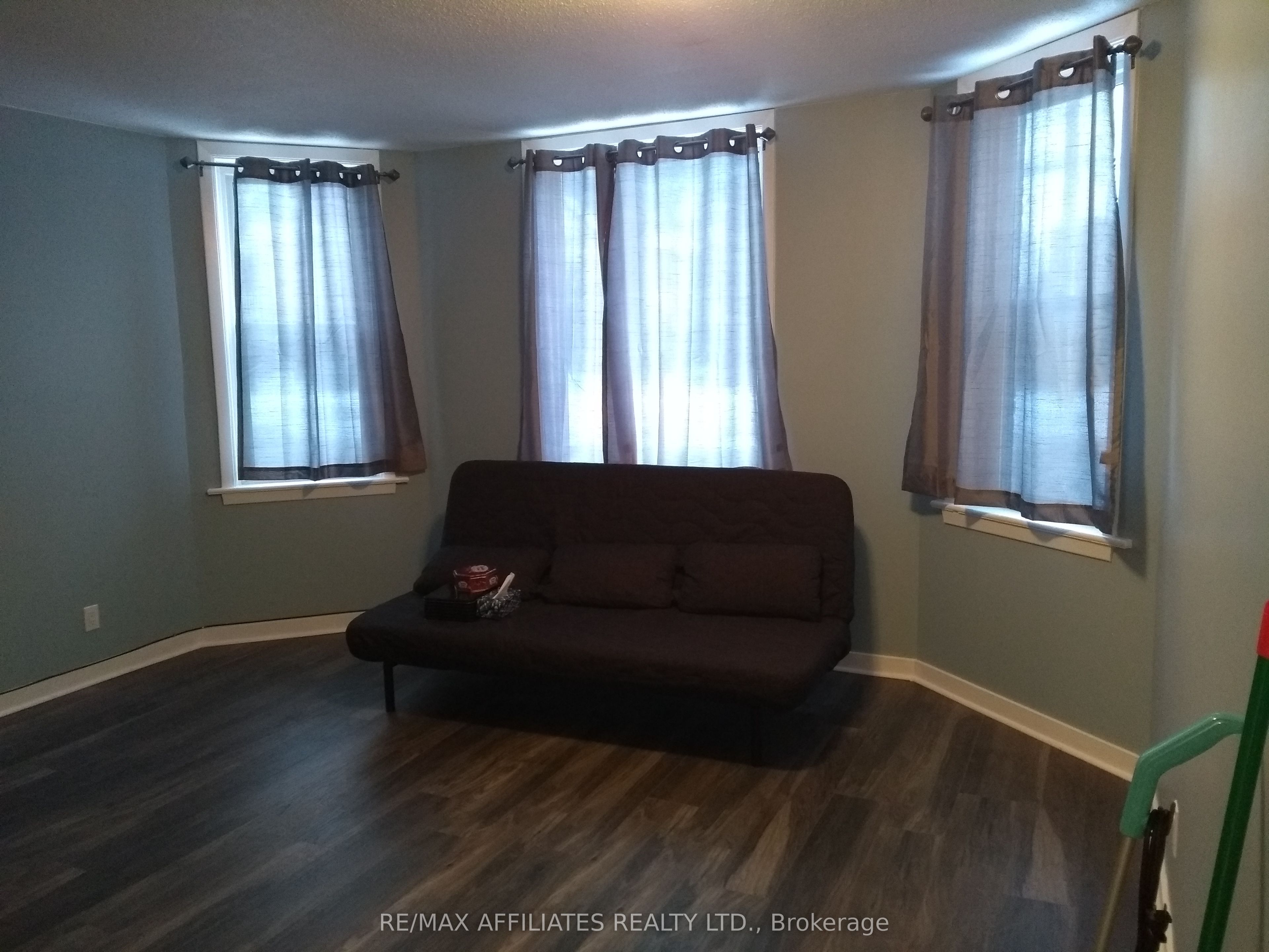71 Mcgonigal Street W Property Photo 4