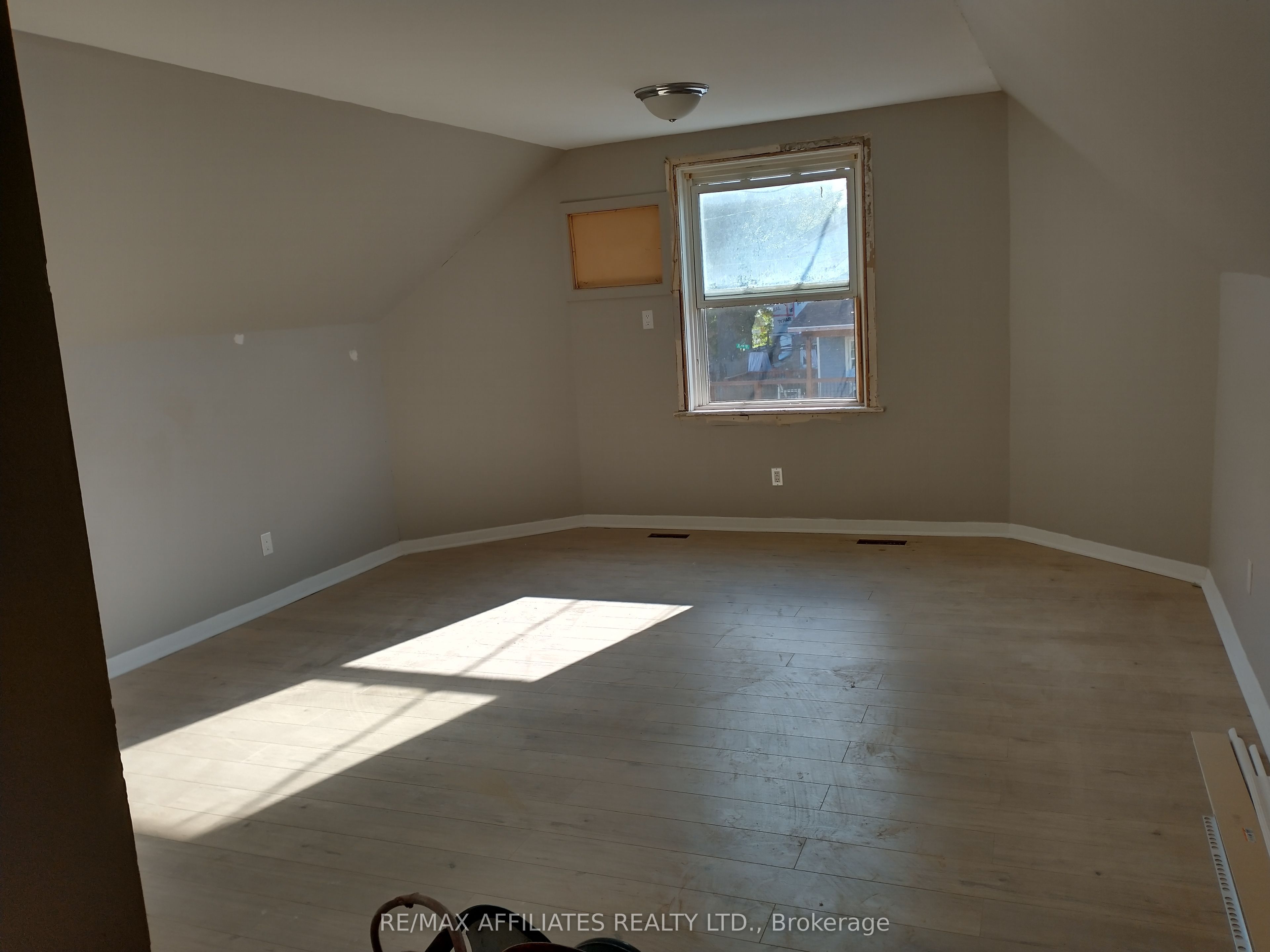 71 Mcgonigal Street W Property Photo 8