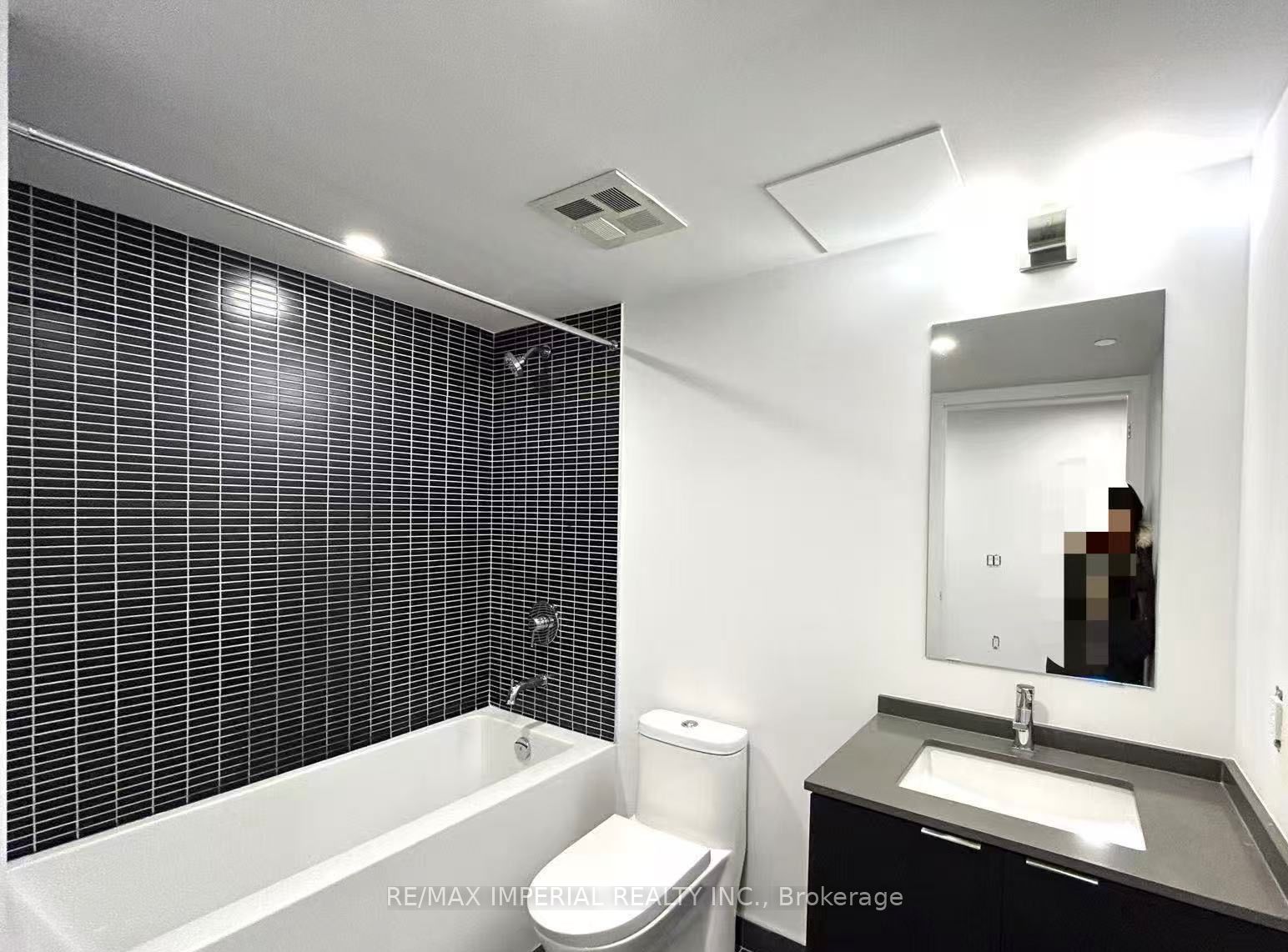 1 Jarvis Street 906 Property Photo 6