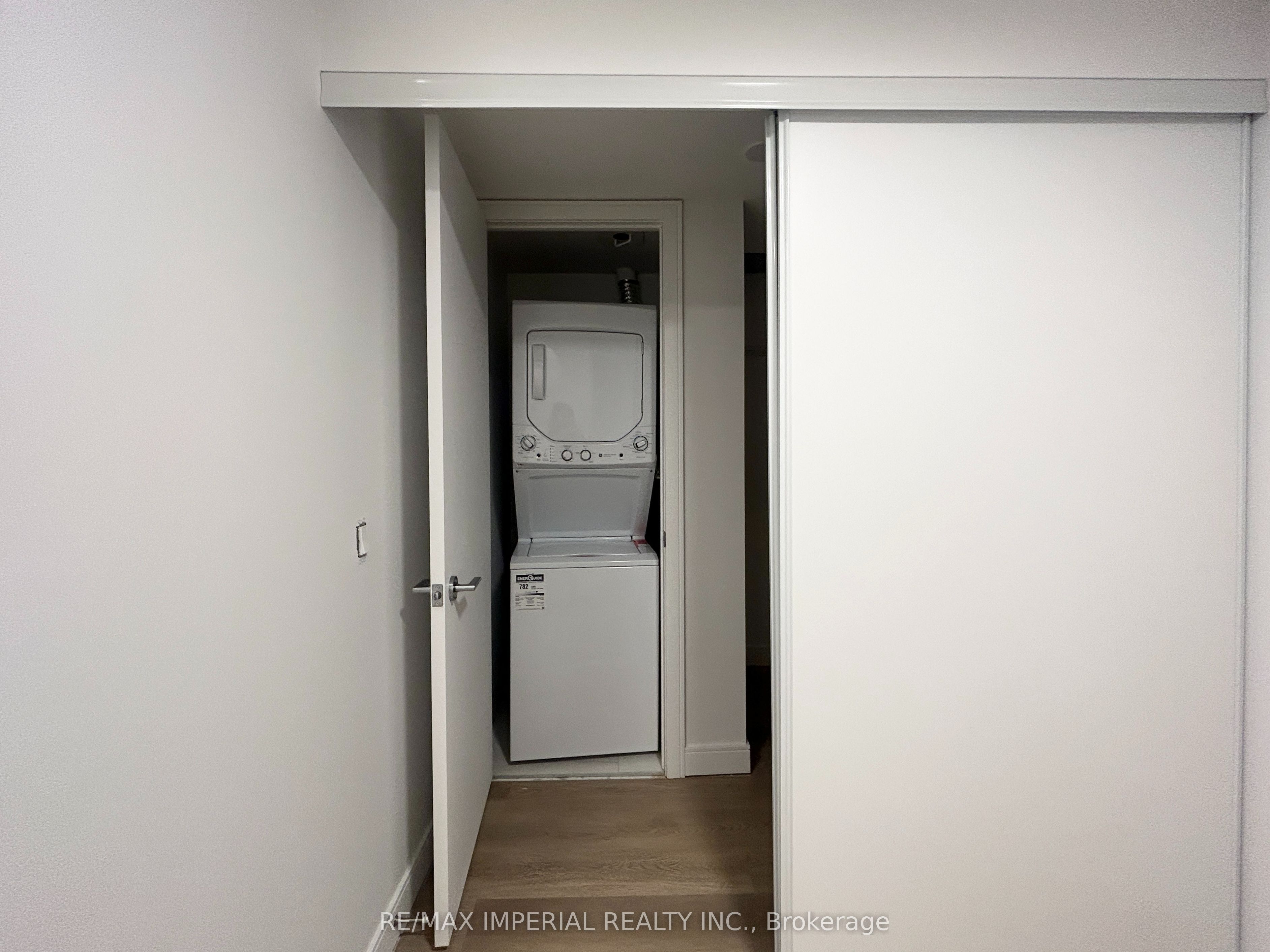 1 Jarvis Street 906 Property Photo 7