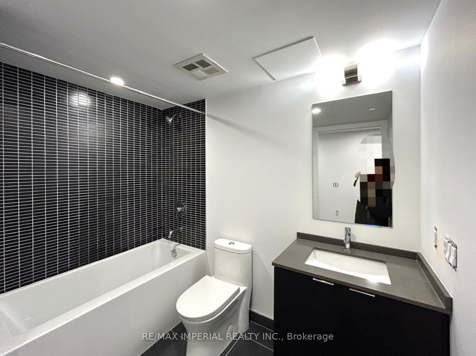 1 Jarvis Street 906 Property Photo 9