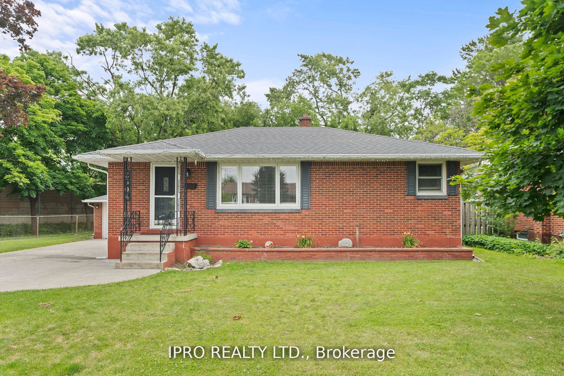 2504 Askin Avenue Property Photo 1