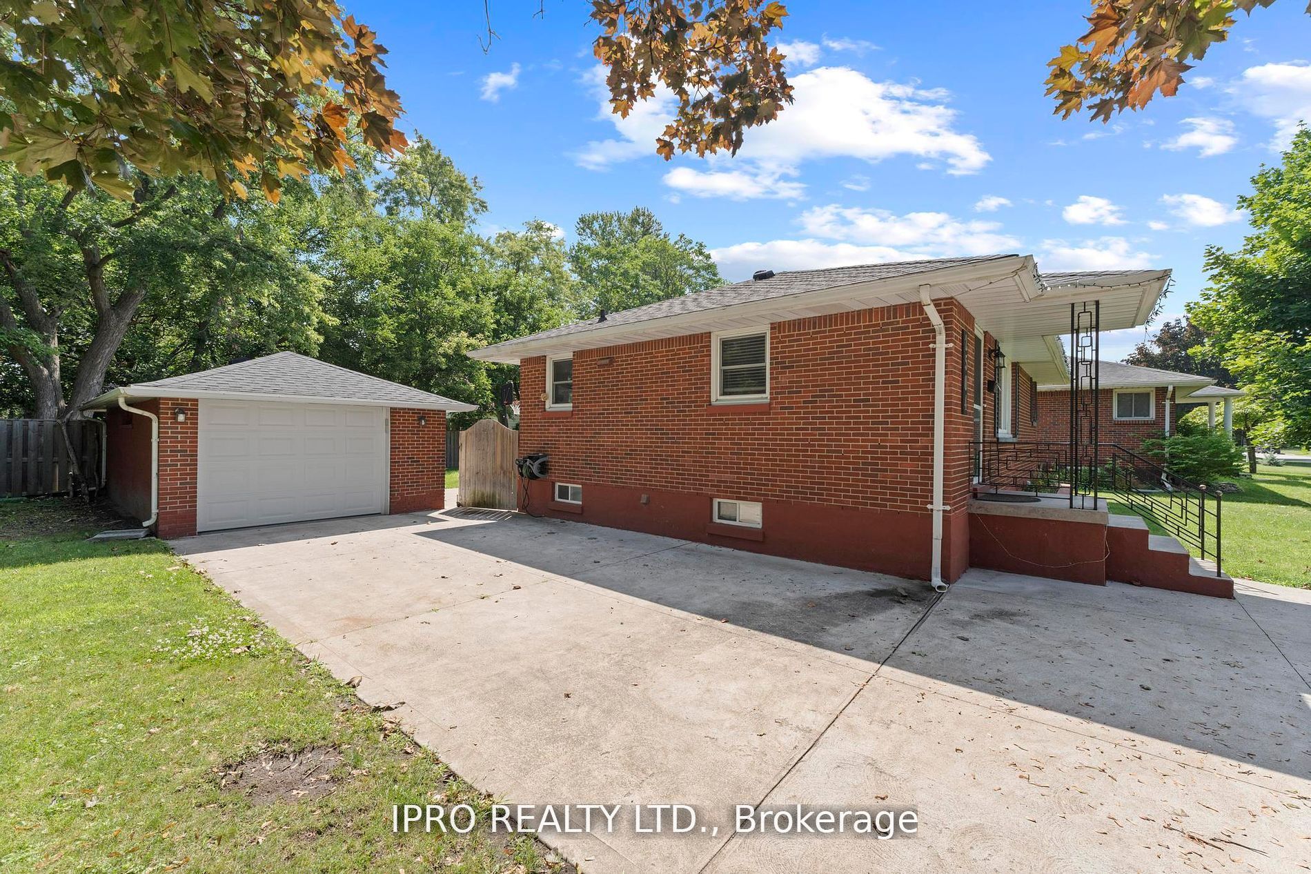 2504 Askin Avenue Property Photo 3