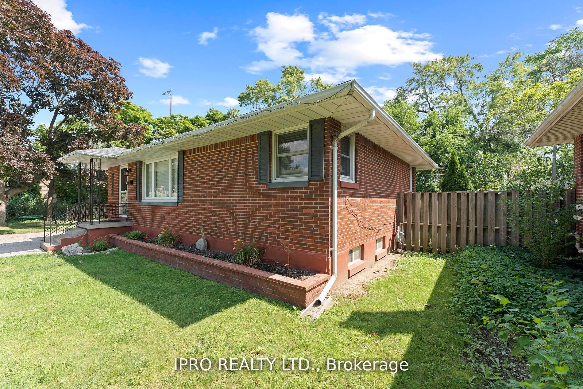 2504 Askin Avenue Property Photo 4