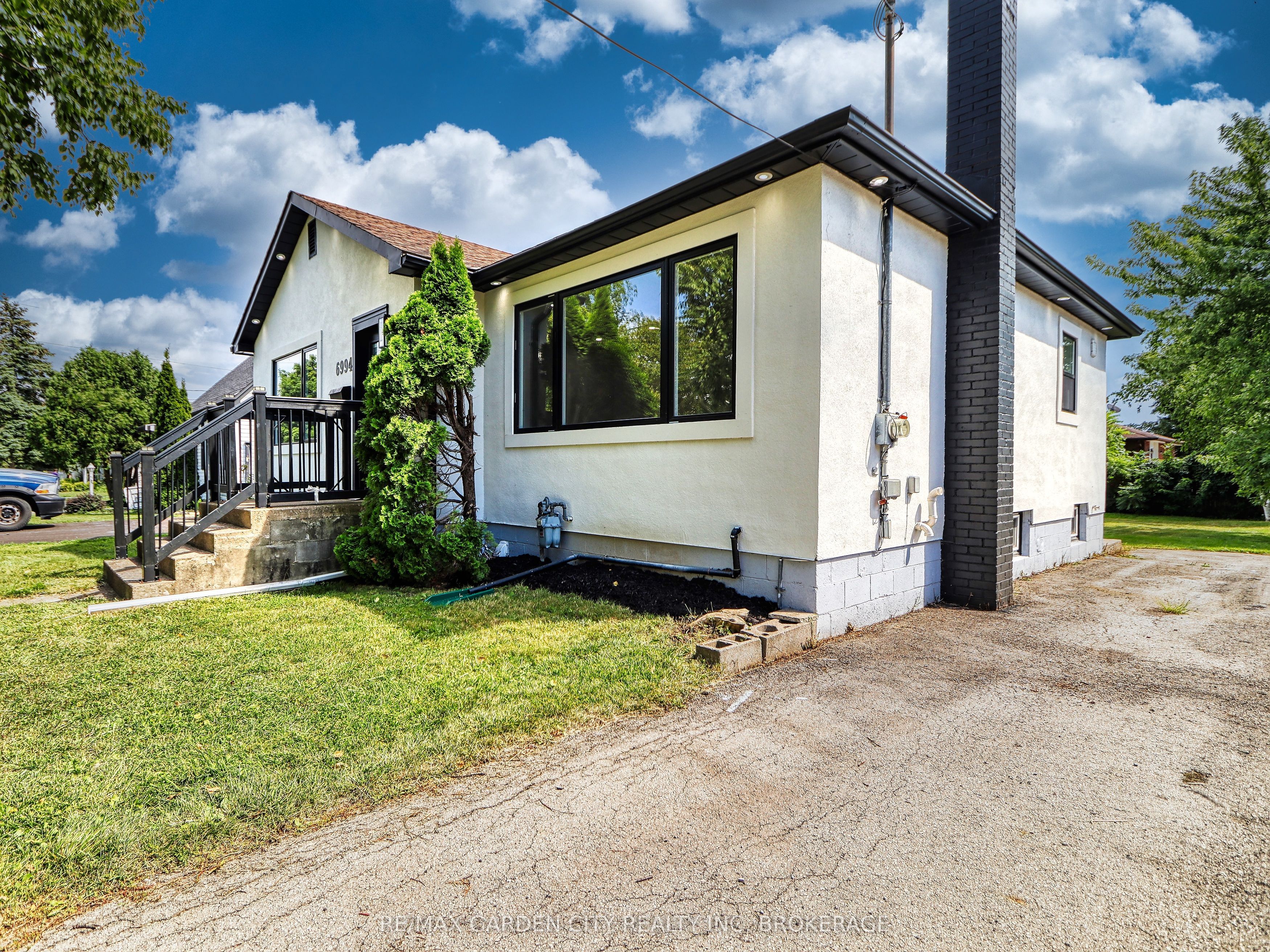 6994 Margaret Street Main Property Photo 2