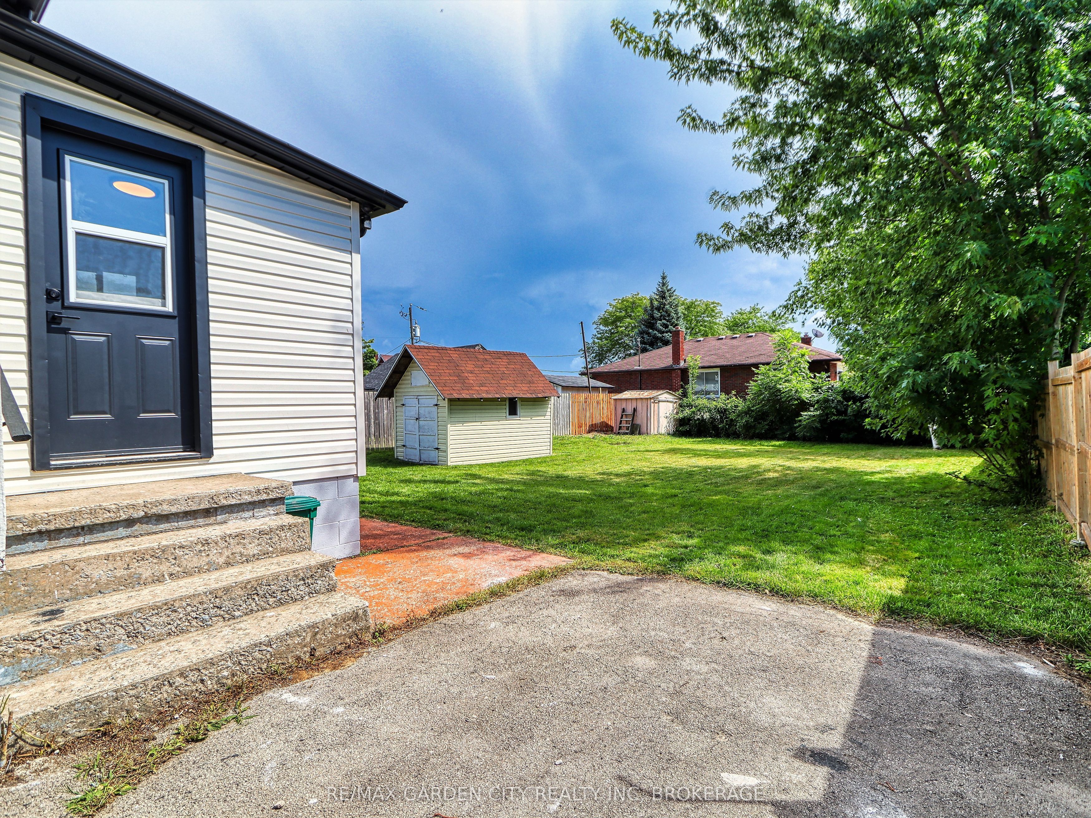 6994 Margaret Street Main Property Photo 3