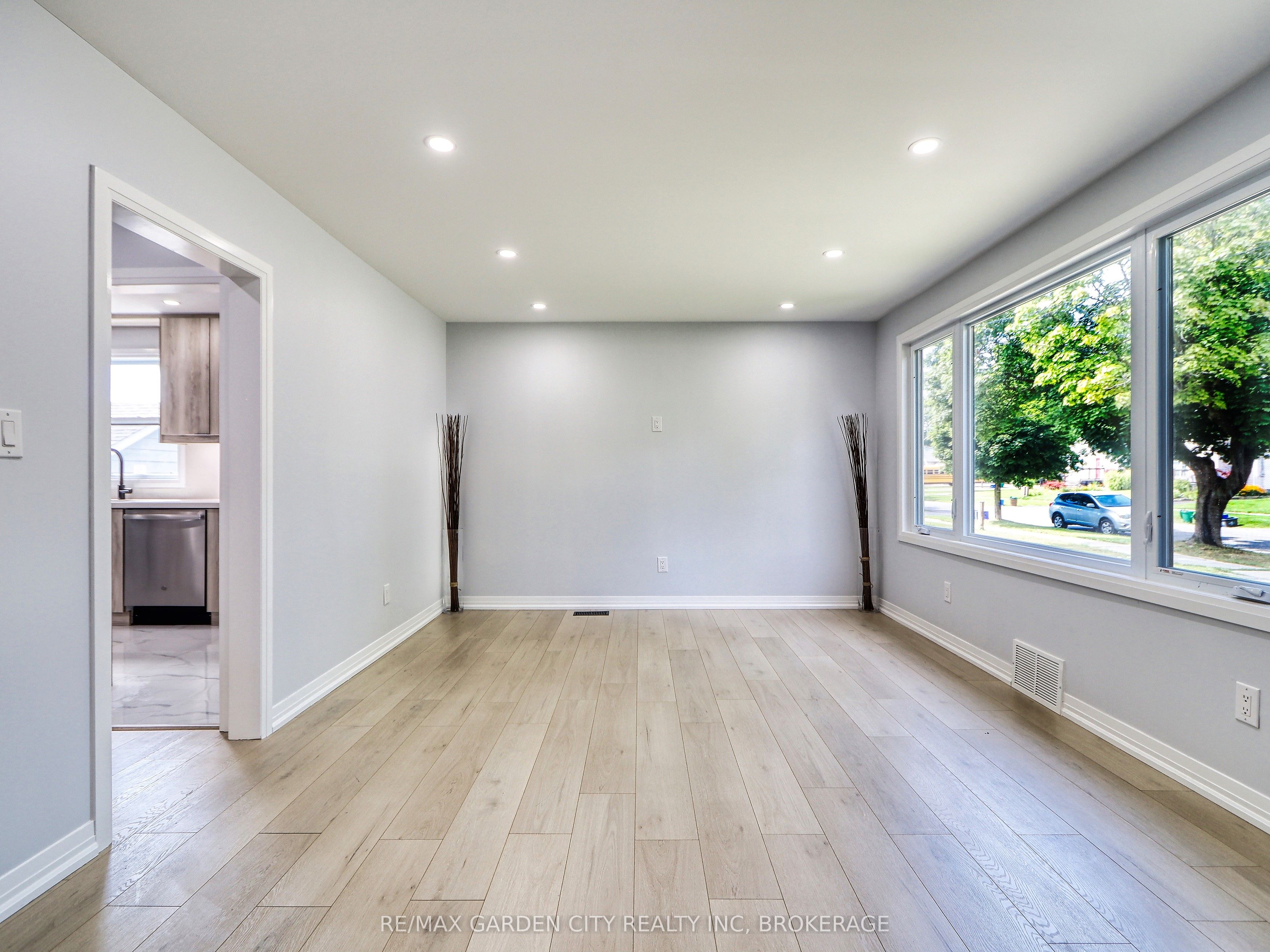 6994 Margaret Street Main Property Photo 6