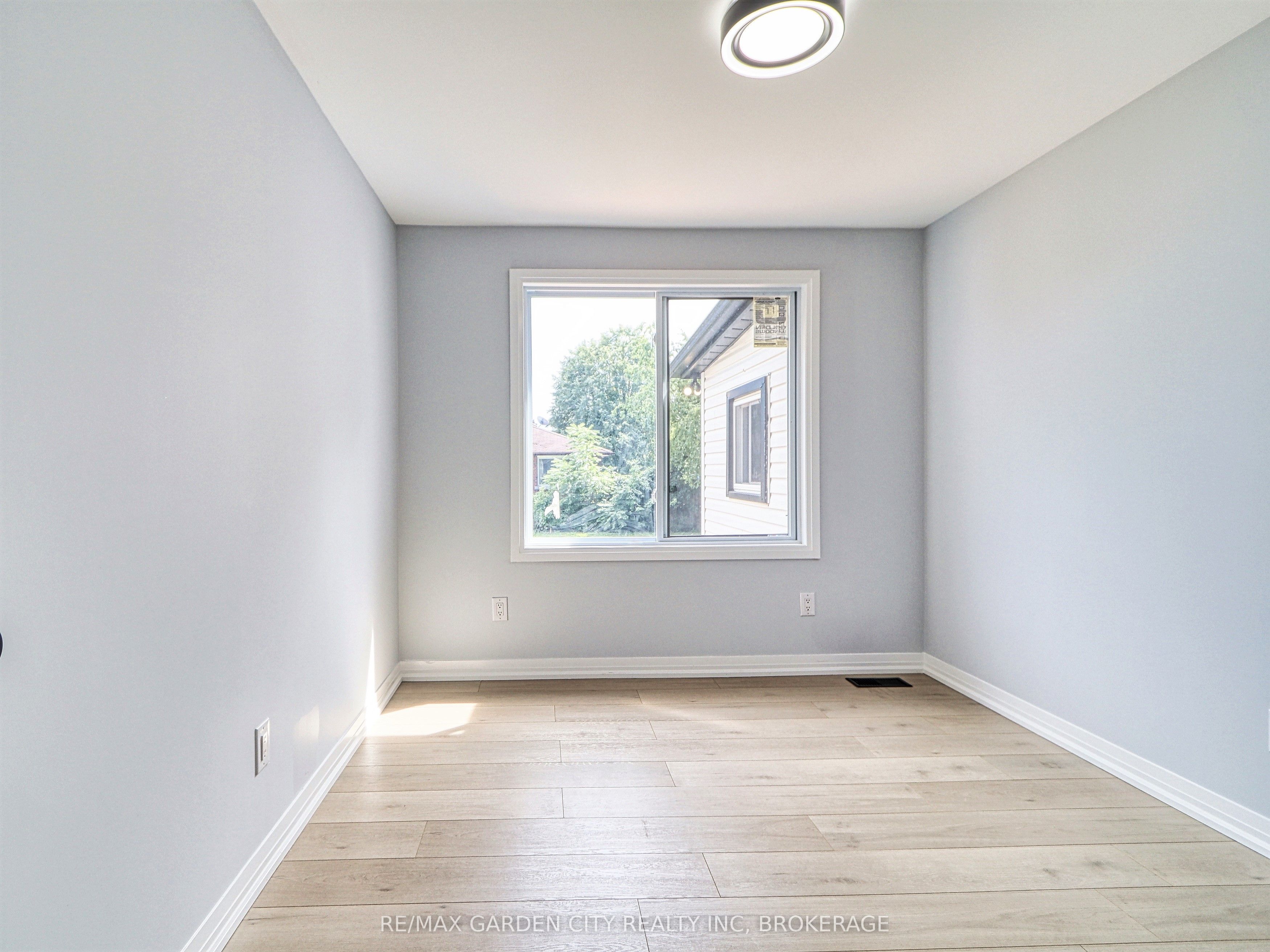 6994 Margaret Street Main Property Photo 12