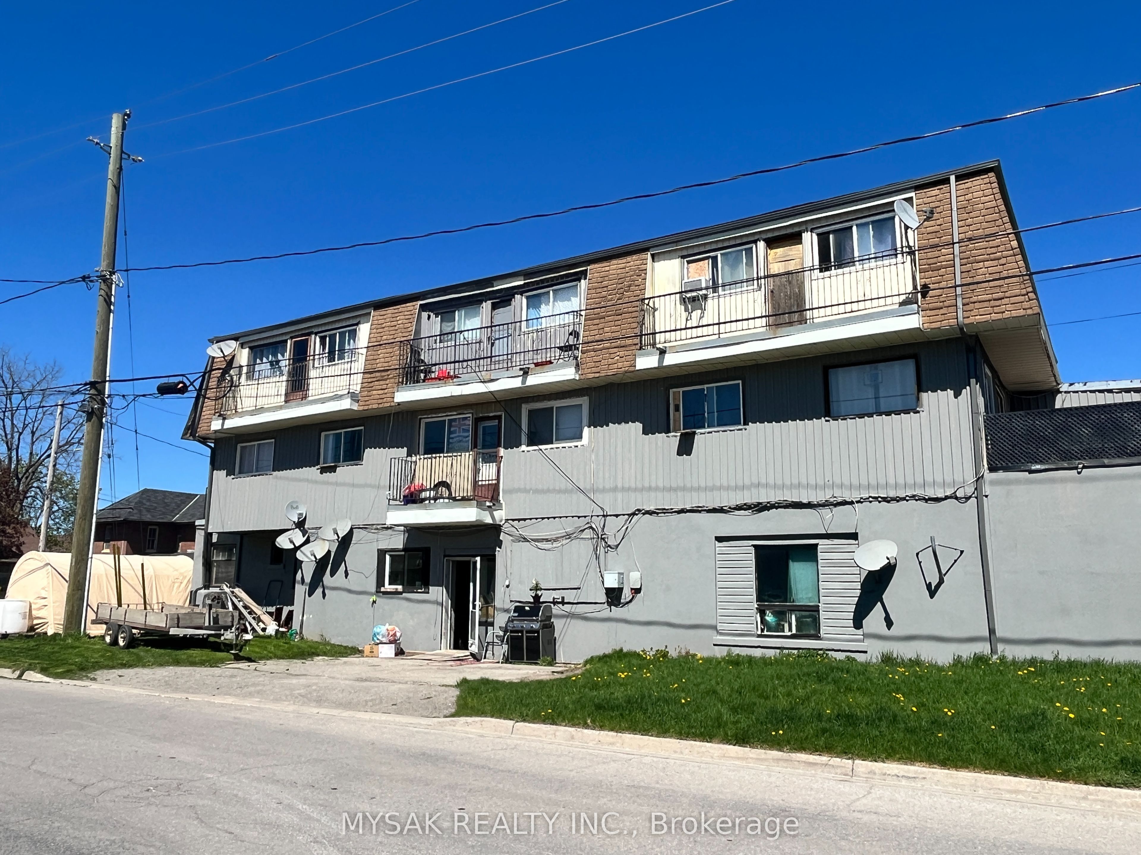 65 Glenelg Street W Property Photo 3