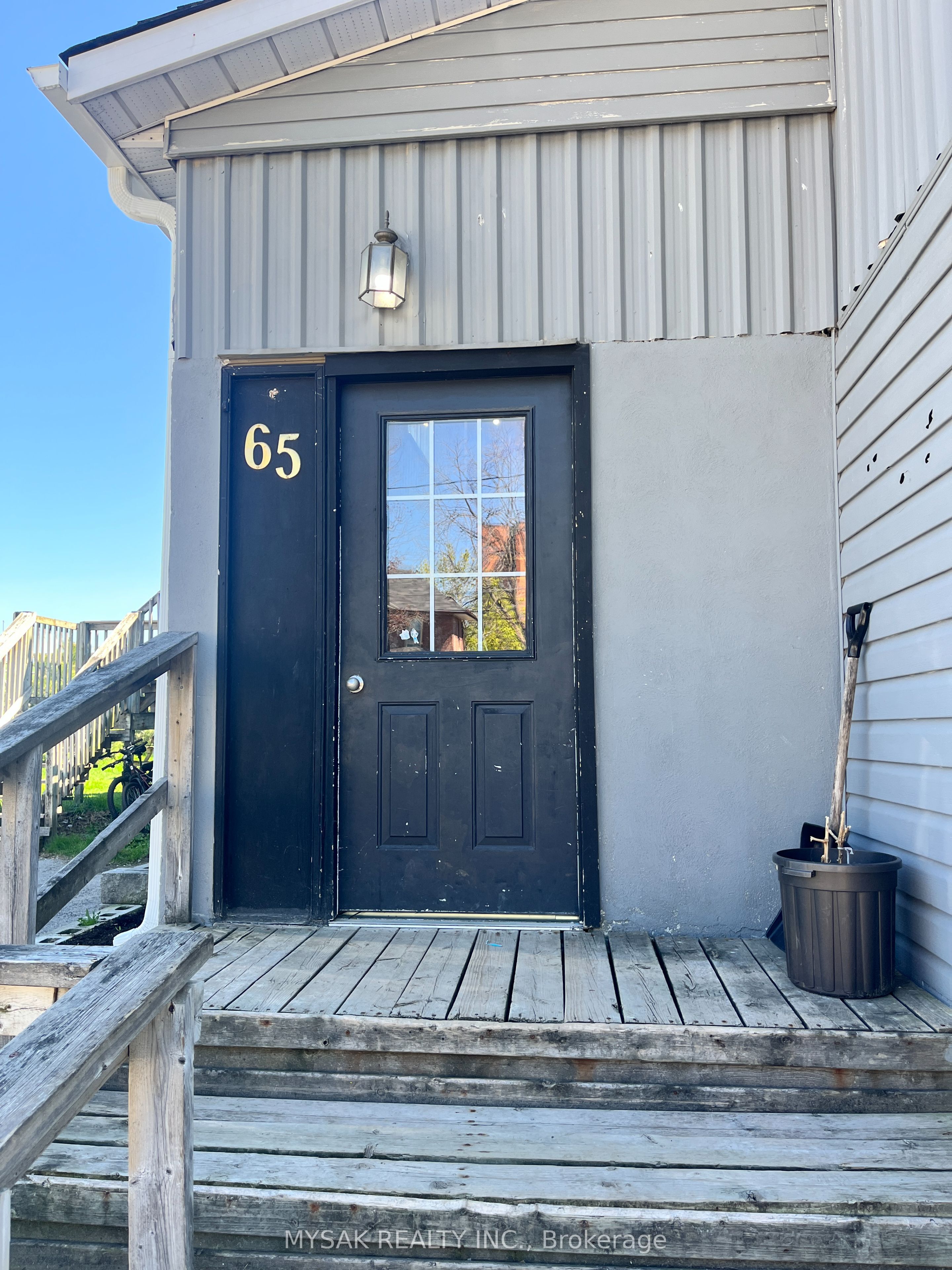 65 Glenelg Street W Property Photo 4