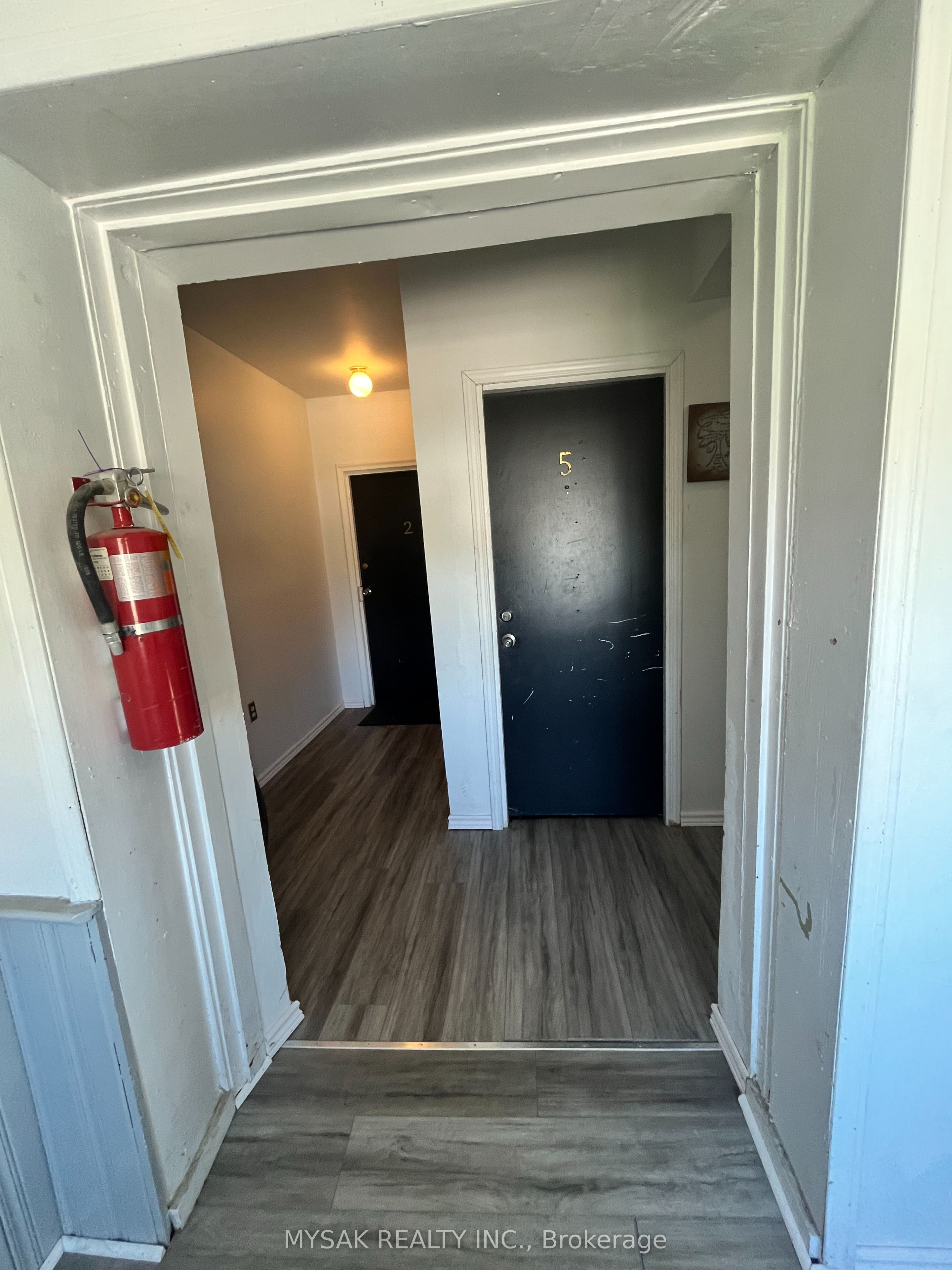 65 Glenelg Street W Property Photo 6