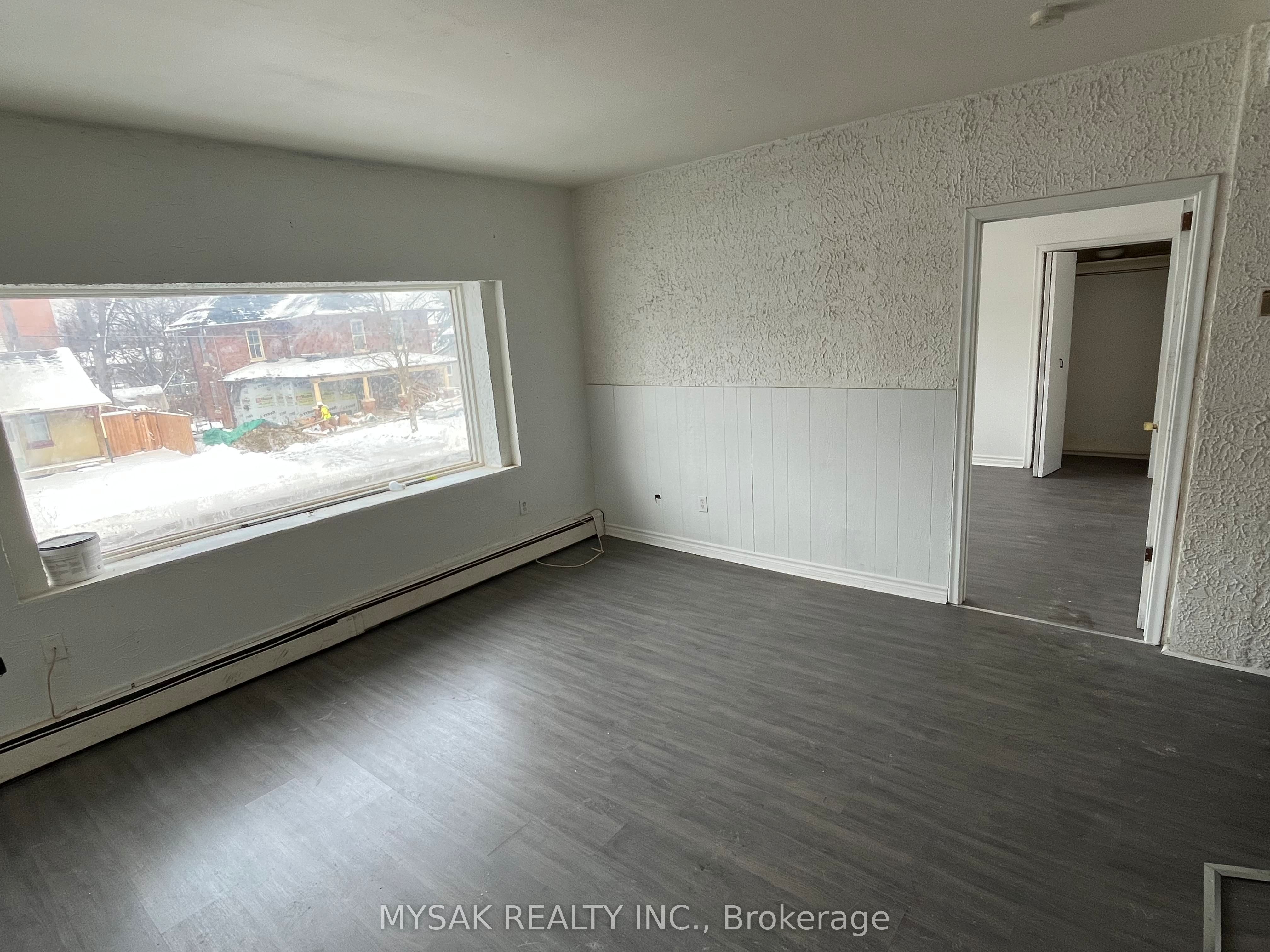 65 Glenelg Street W Property Photo 7