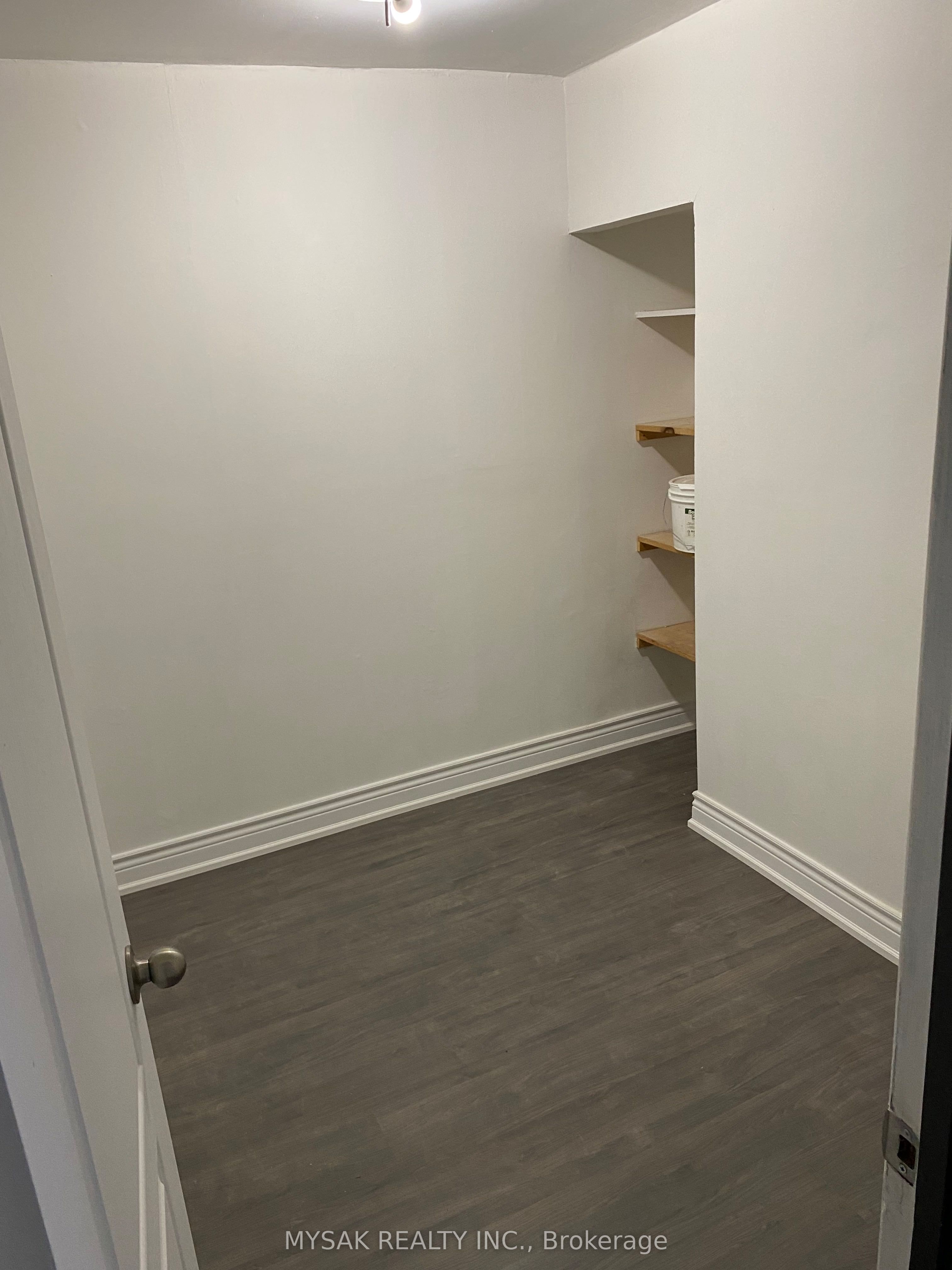65 Glenelg Street W Property Photo 8