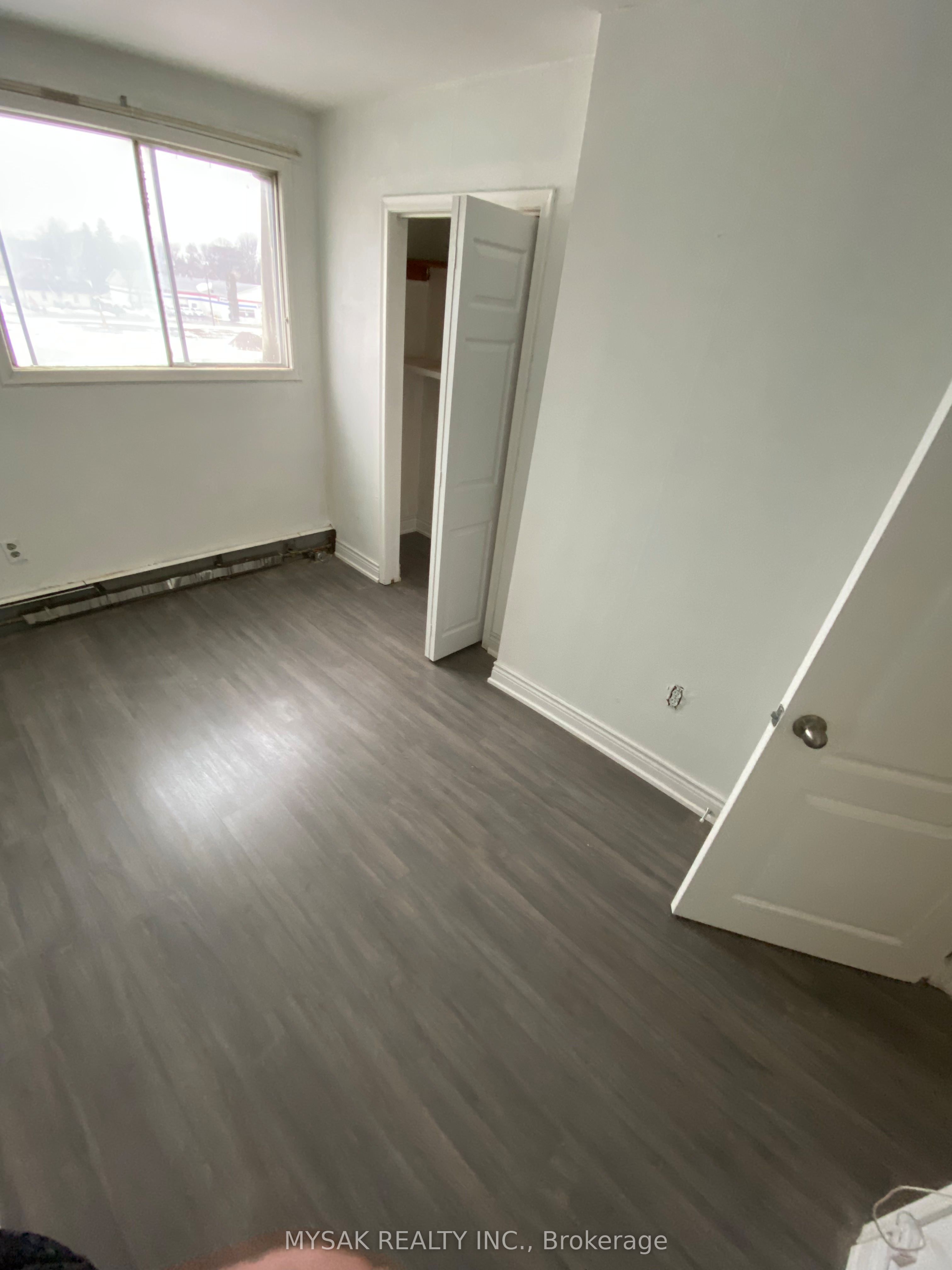 65 Glenelg Street W Property Photo 9