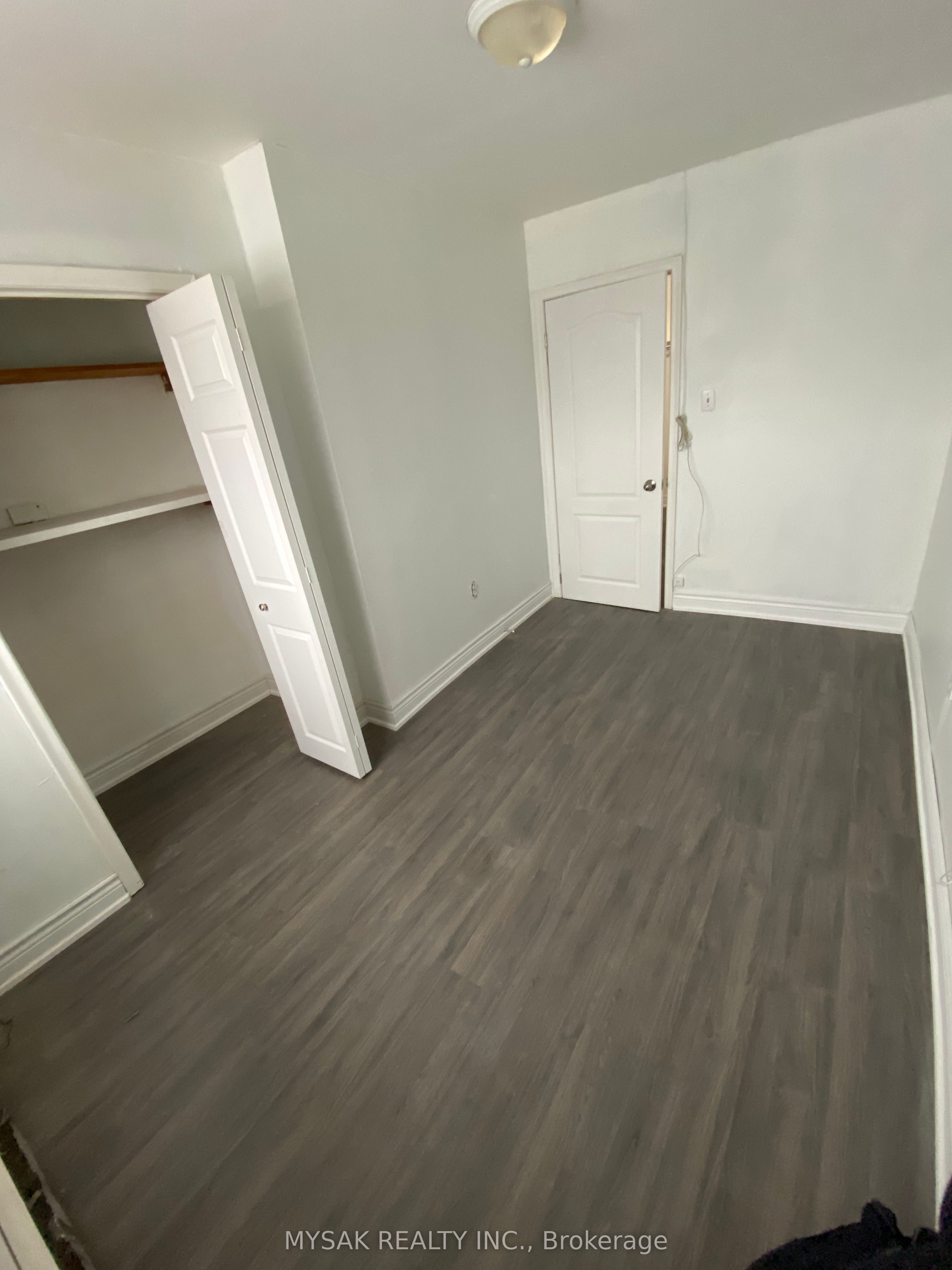 65 Glenelg Street W Property Photo 11