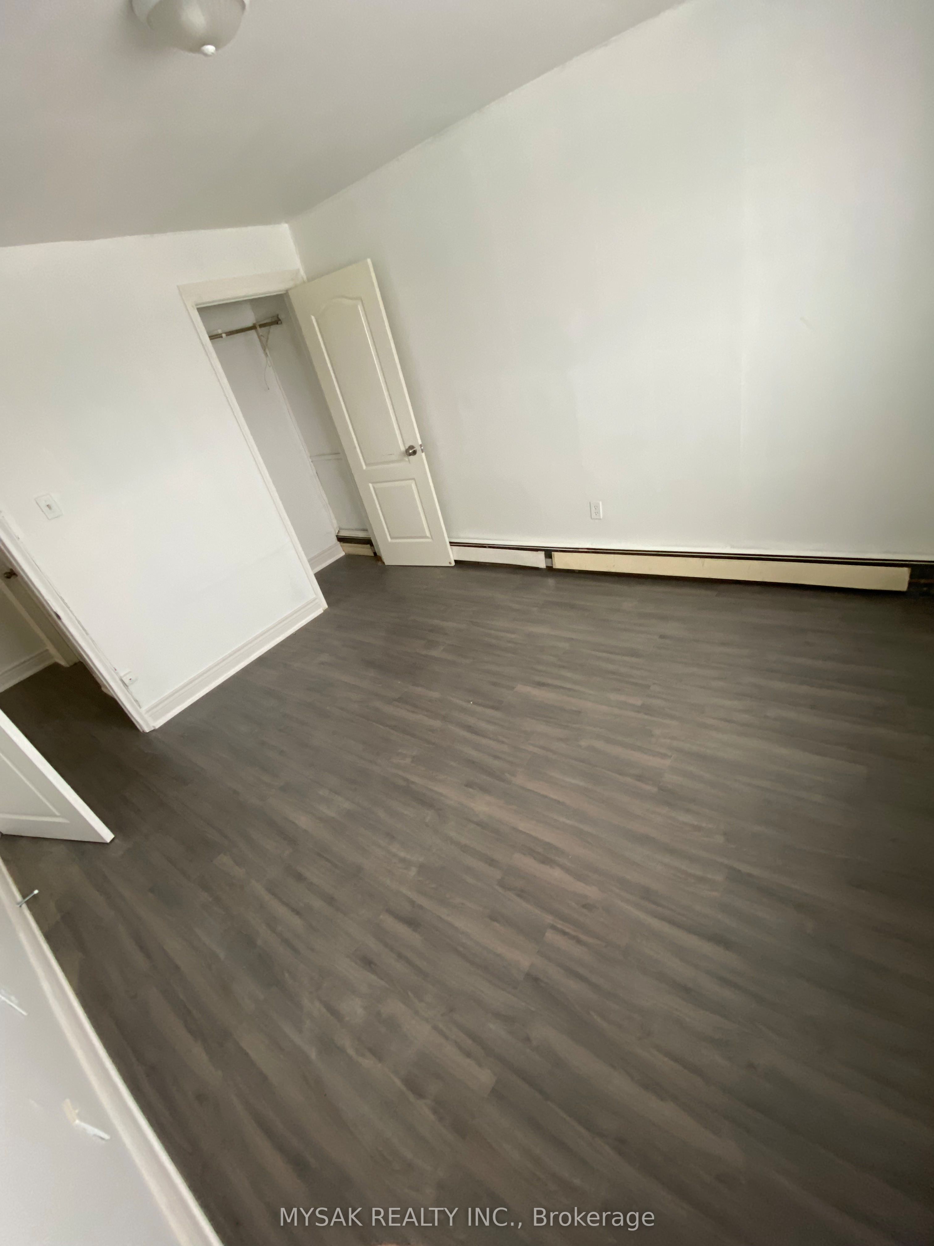 65 Glenelg Street W Property Photo 12