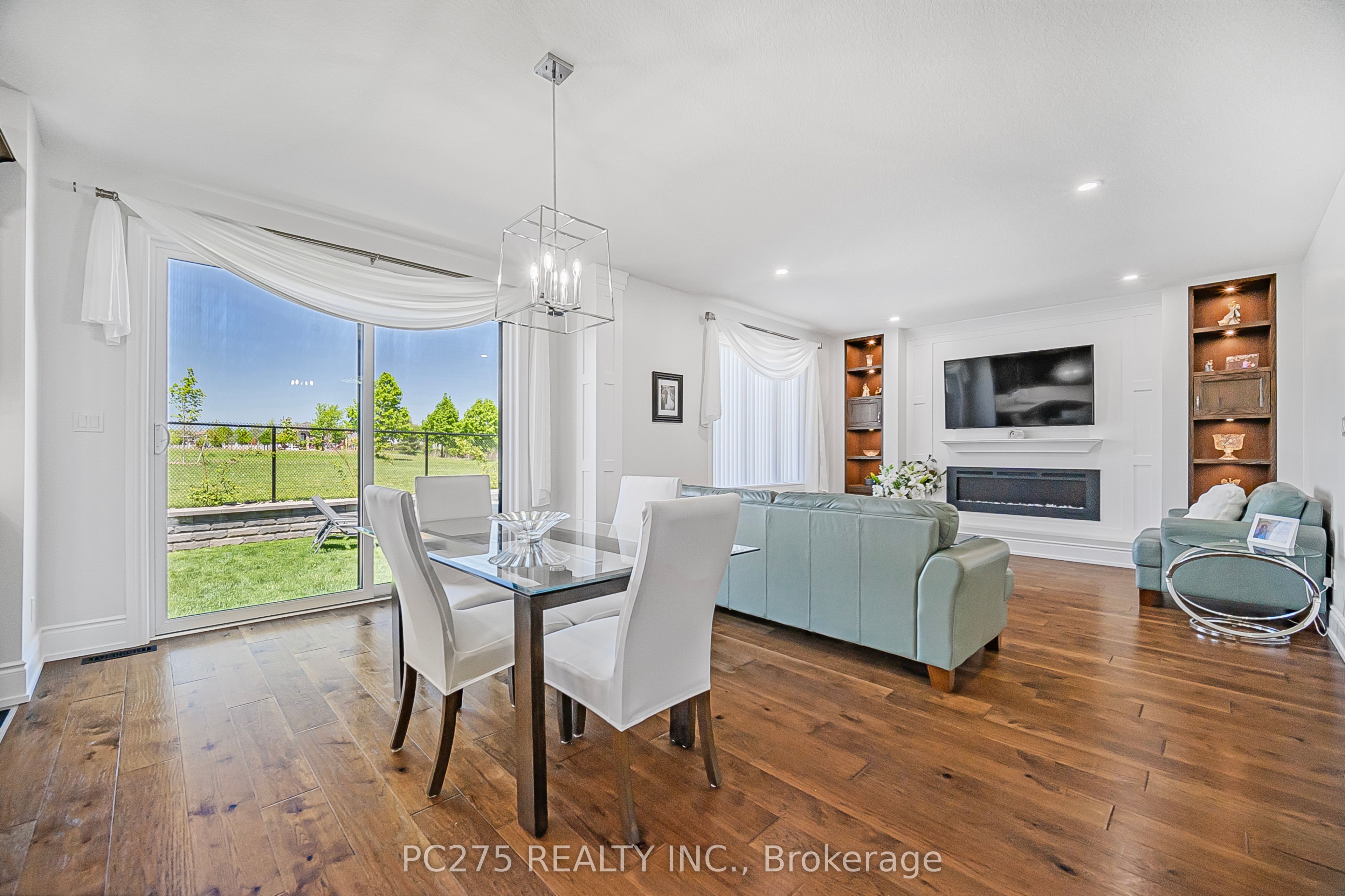 908 Holtby Court Property Photo 12