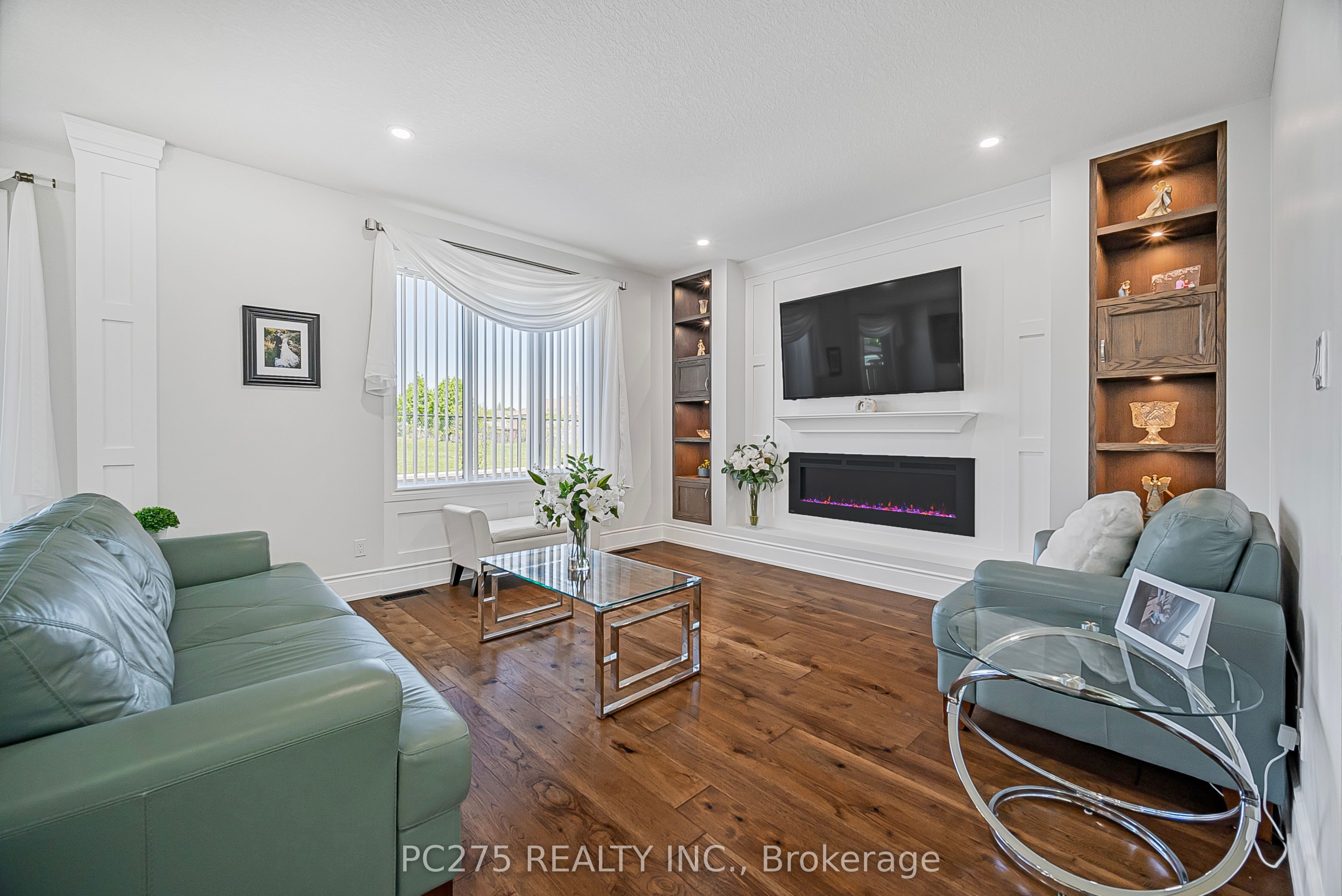 908 Holtby Court Property Photo 14