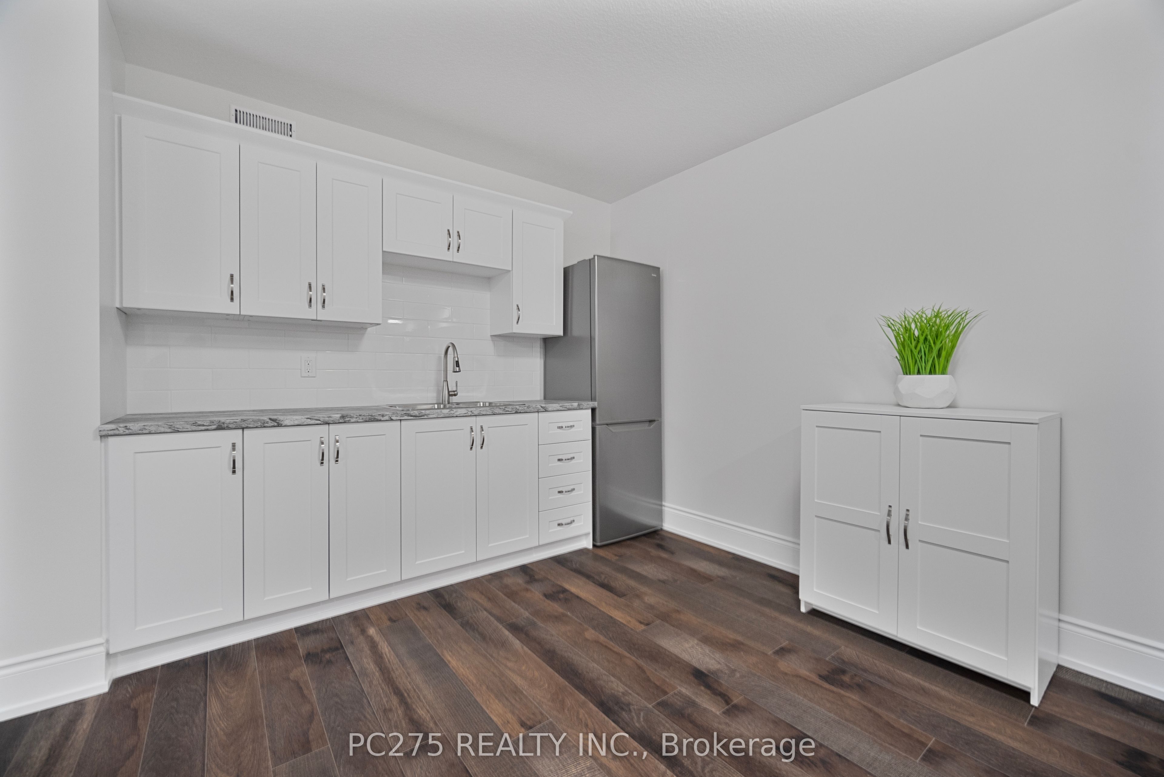 908 Holtby Court Property Photo 24