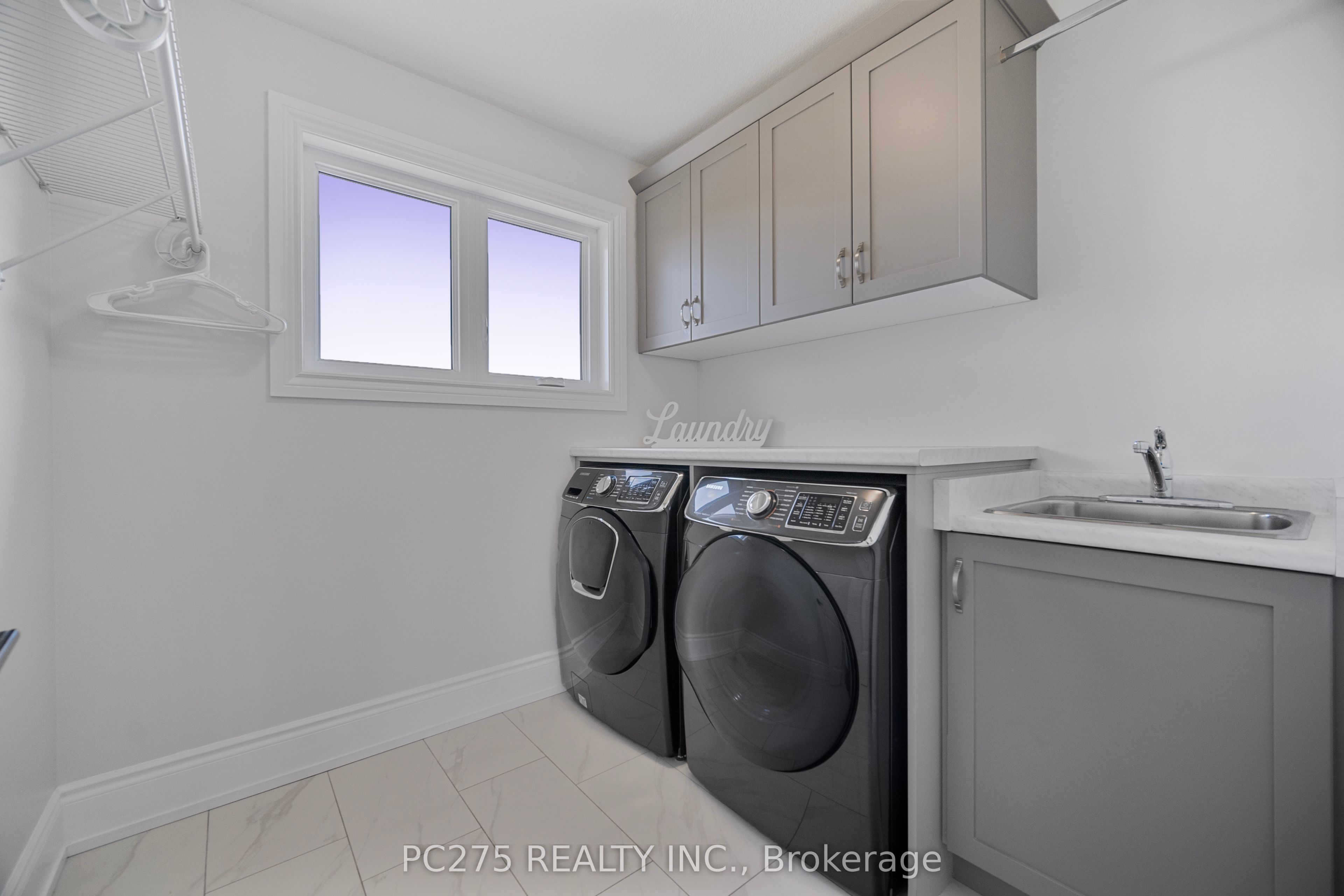 908 Holtby Court Property Photo 33