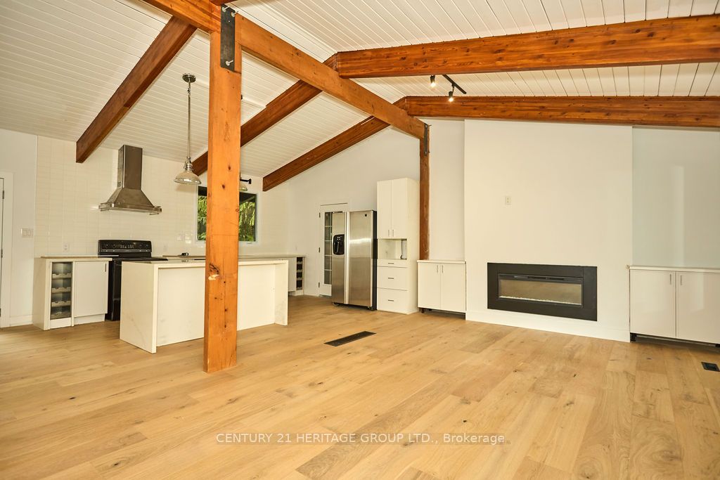 5732 10 Line Property Photo 1
