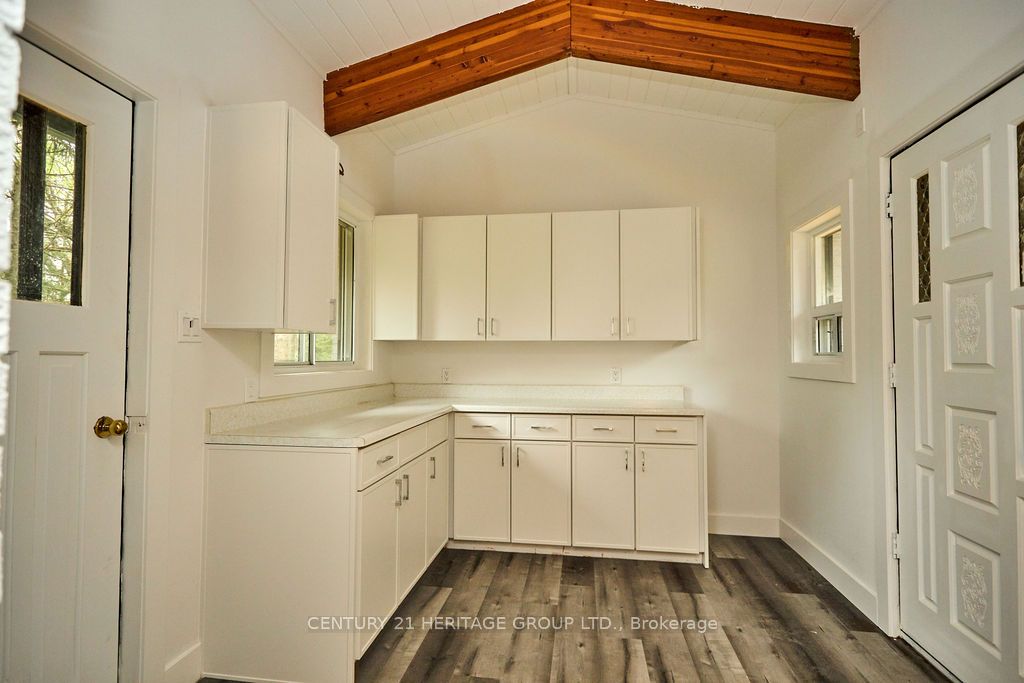 5732 10 Line Property Photo 11