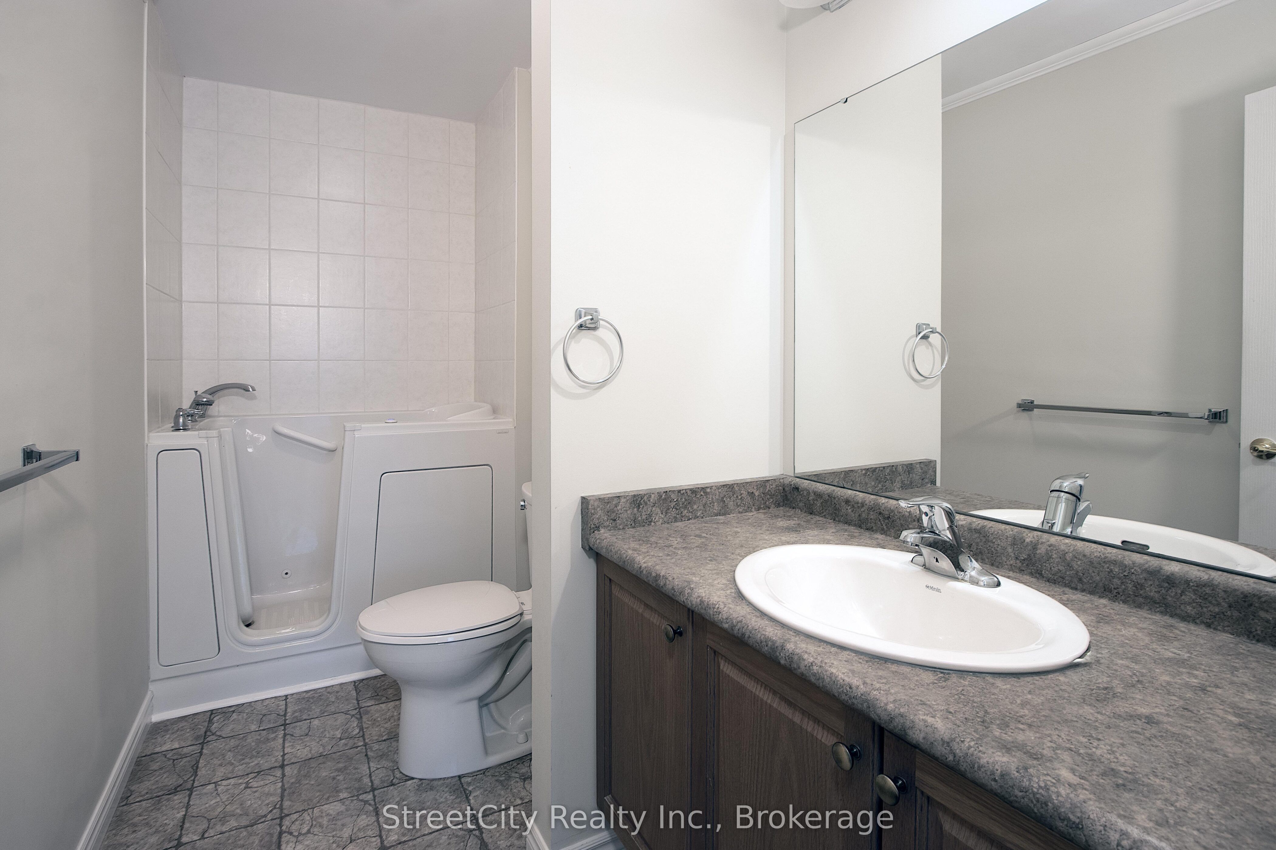 #21 - 30 Ann Street Property Photo 18