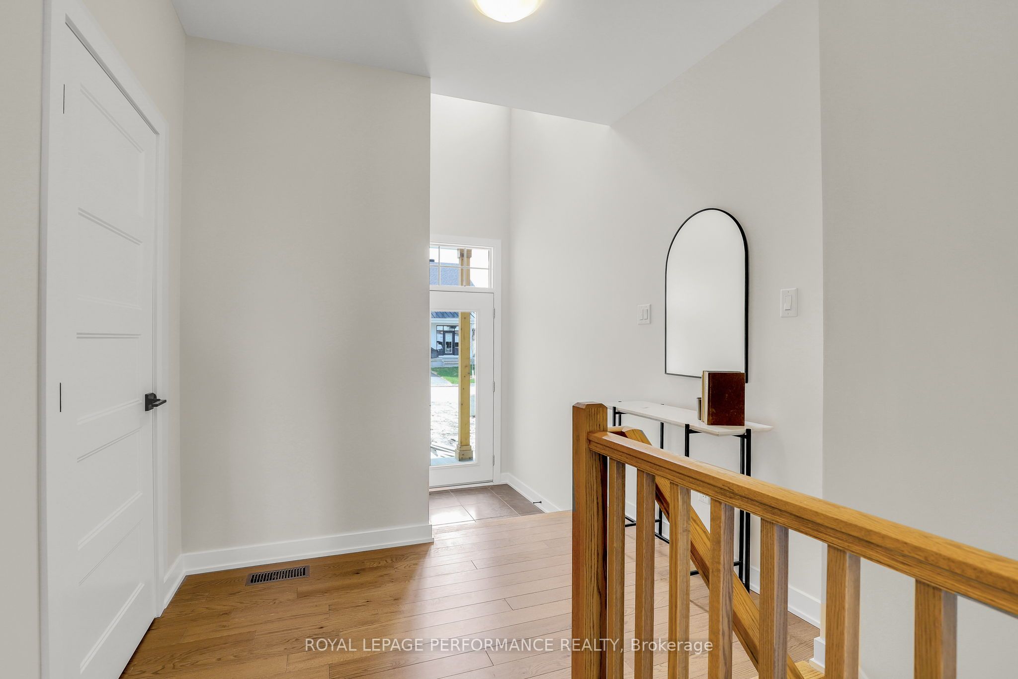 556 Paakanaak Avenue Property Photo 4