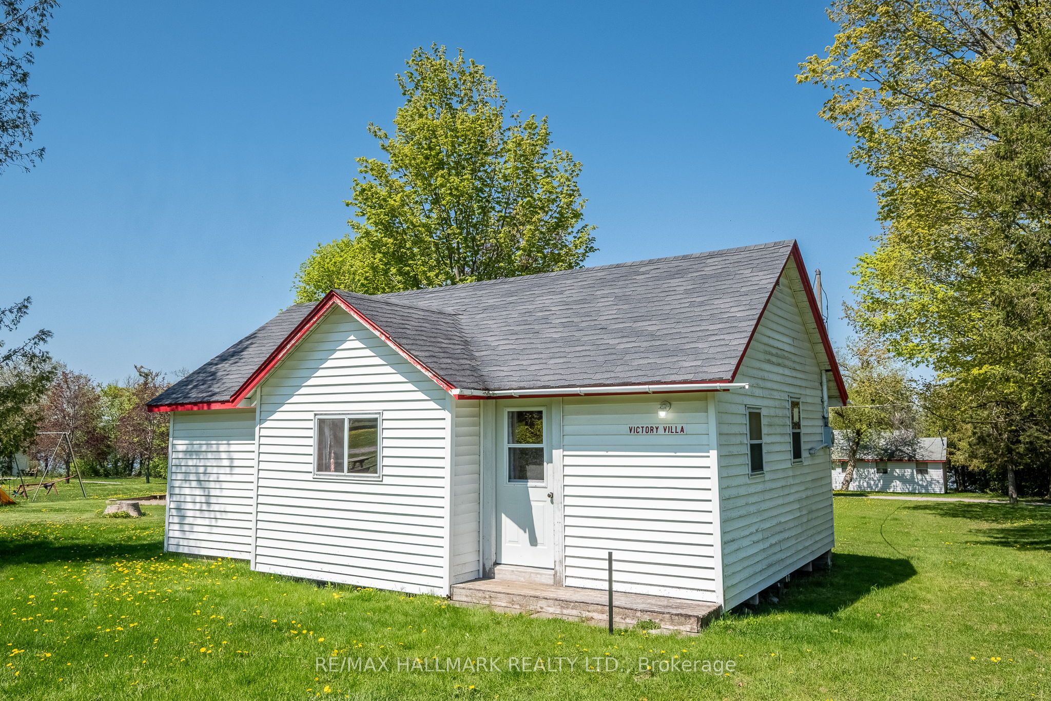 #107 - 449 Island View Road Property Photo 1