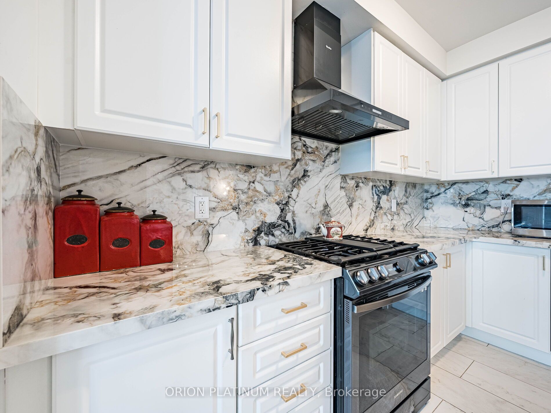 22 Holcomb Terrace Property Photo 18