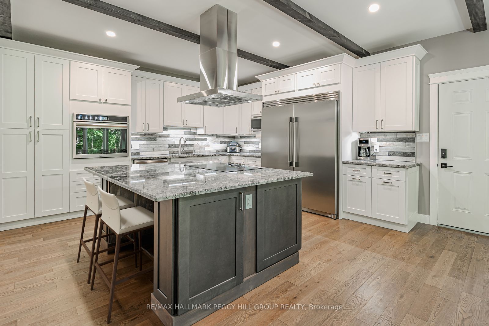 4571 Aspdin Road Property Photo 5