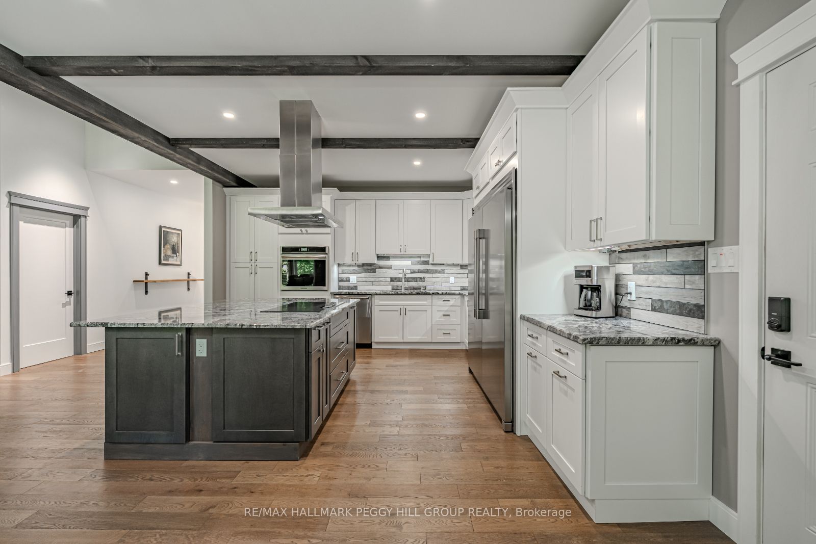 4571 Aspdin Road Property Photo 6