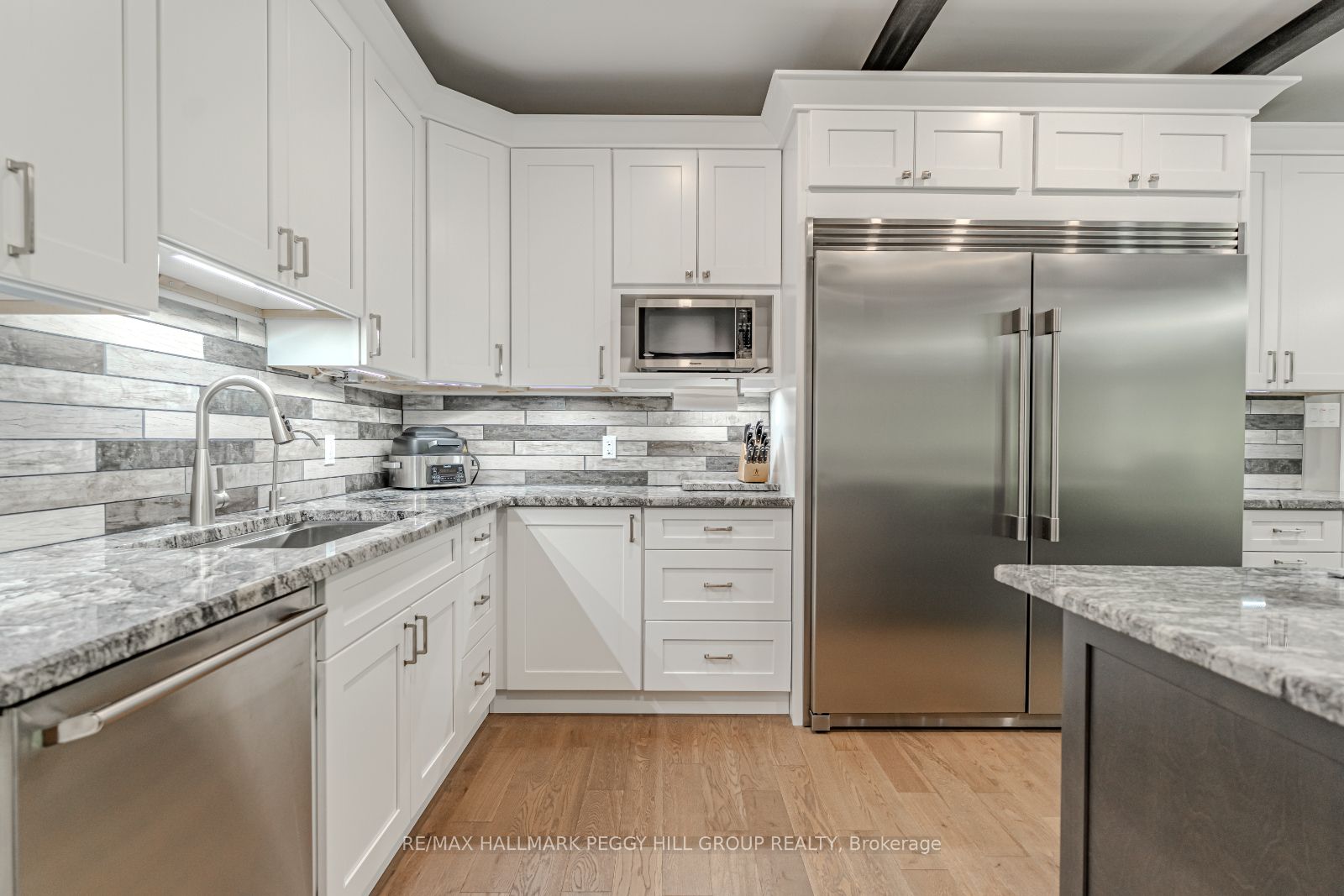 4571 Aspdin Road Property Photo 7