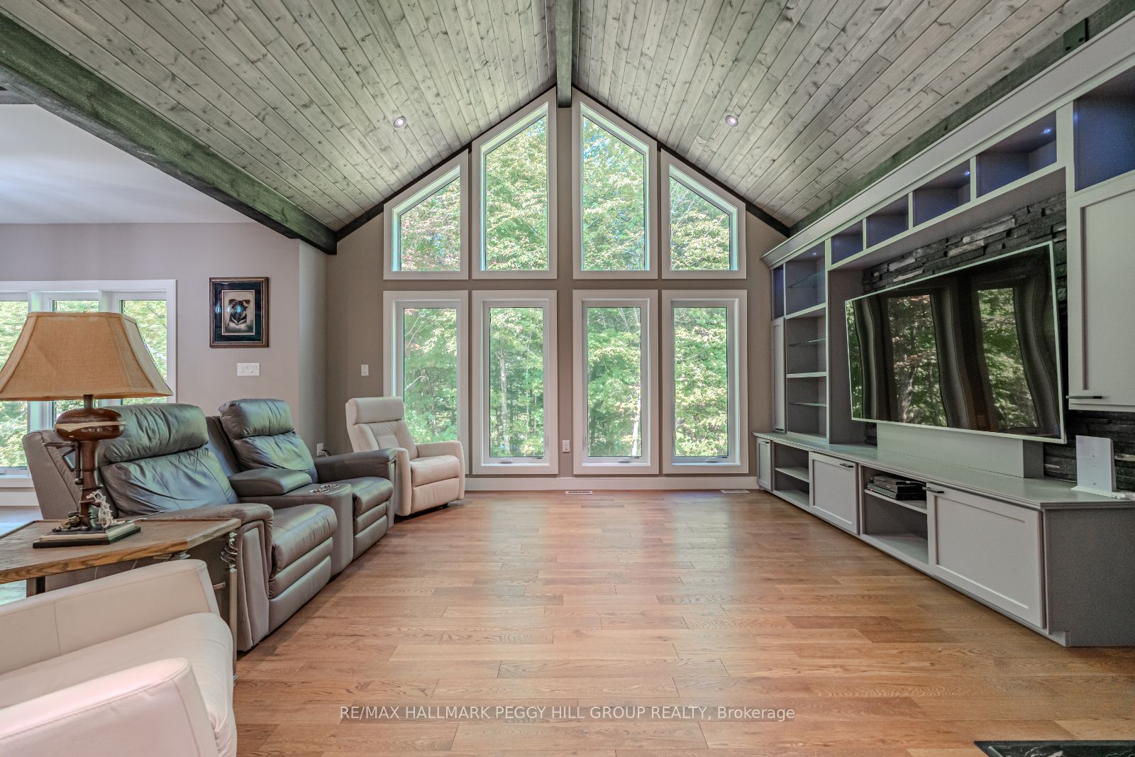 4571 Aspdin Road Property Photo 9