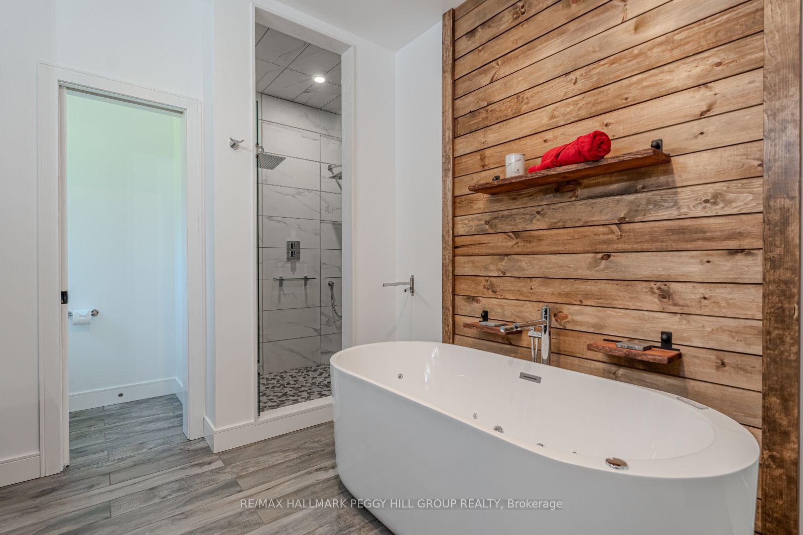 4571 Aspdin Road Property Photo 13