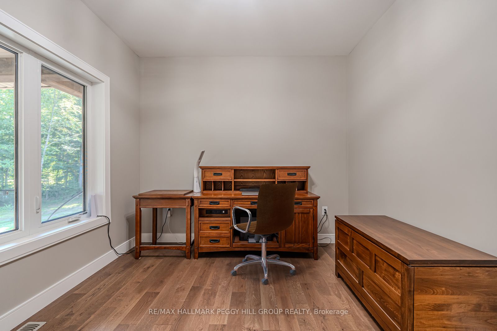 4571 Aspdin Road Property Photo 15