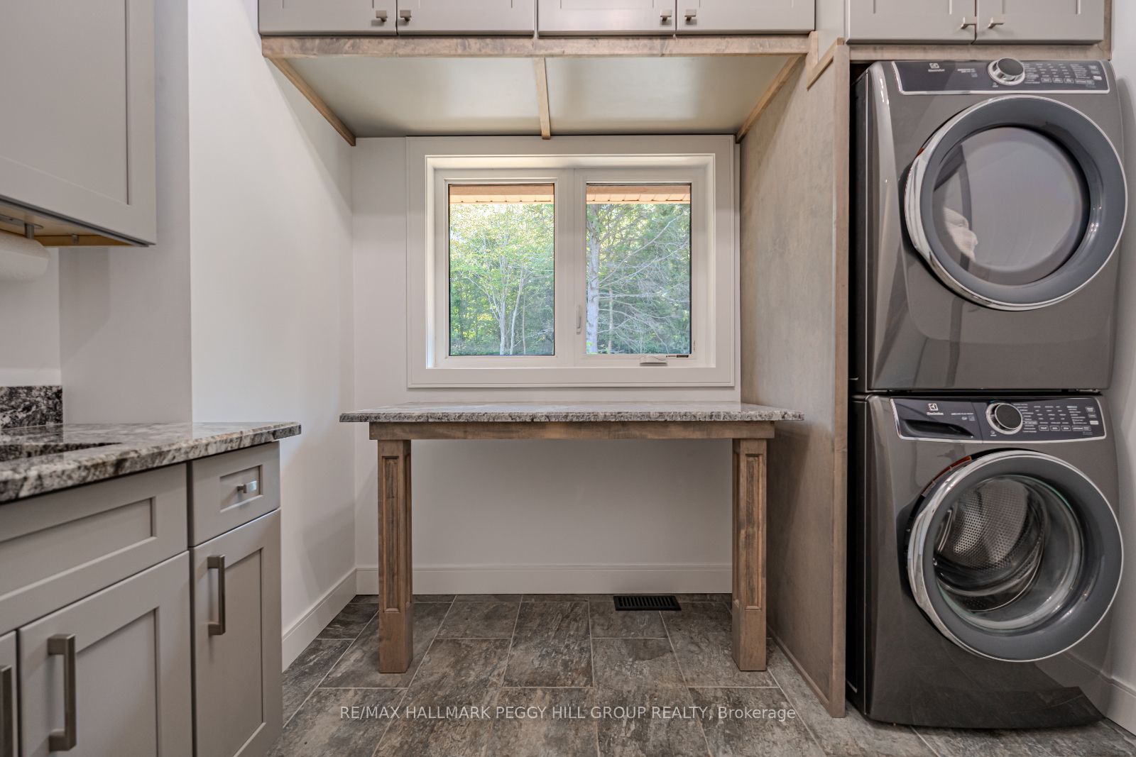 4571 Aspdin Road Property Photo 17