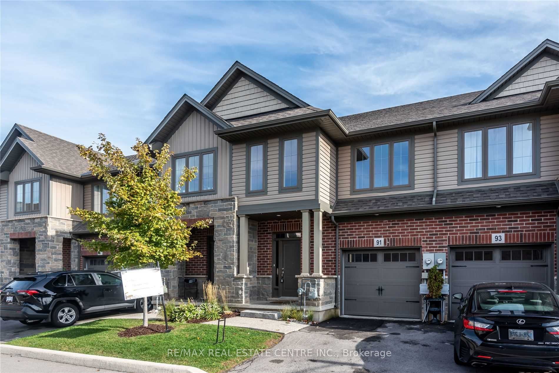 91 Southshore Crescent Property Photo 1