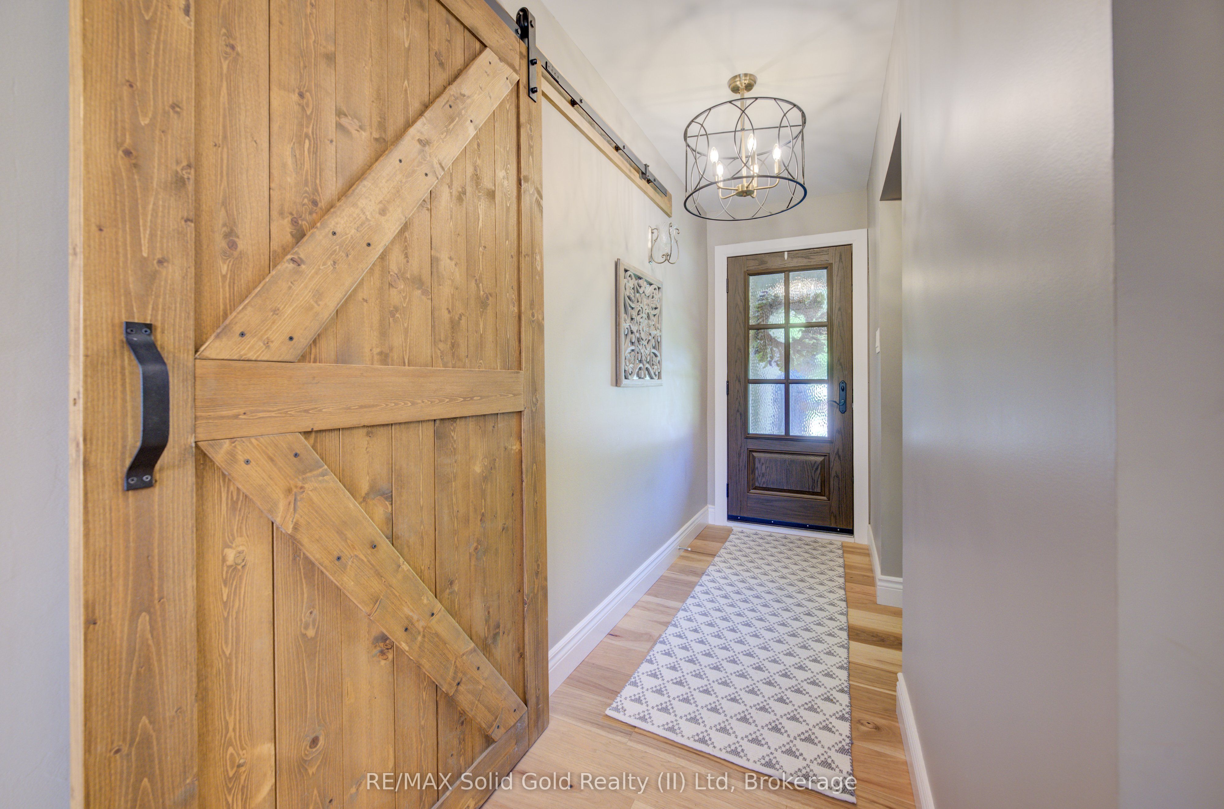 1076 Henry Street Property Photo 5