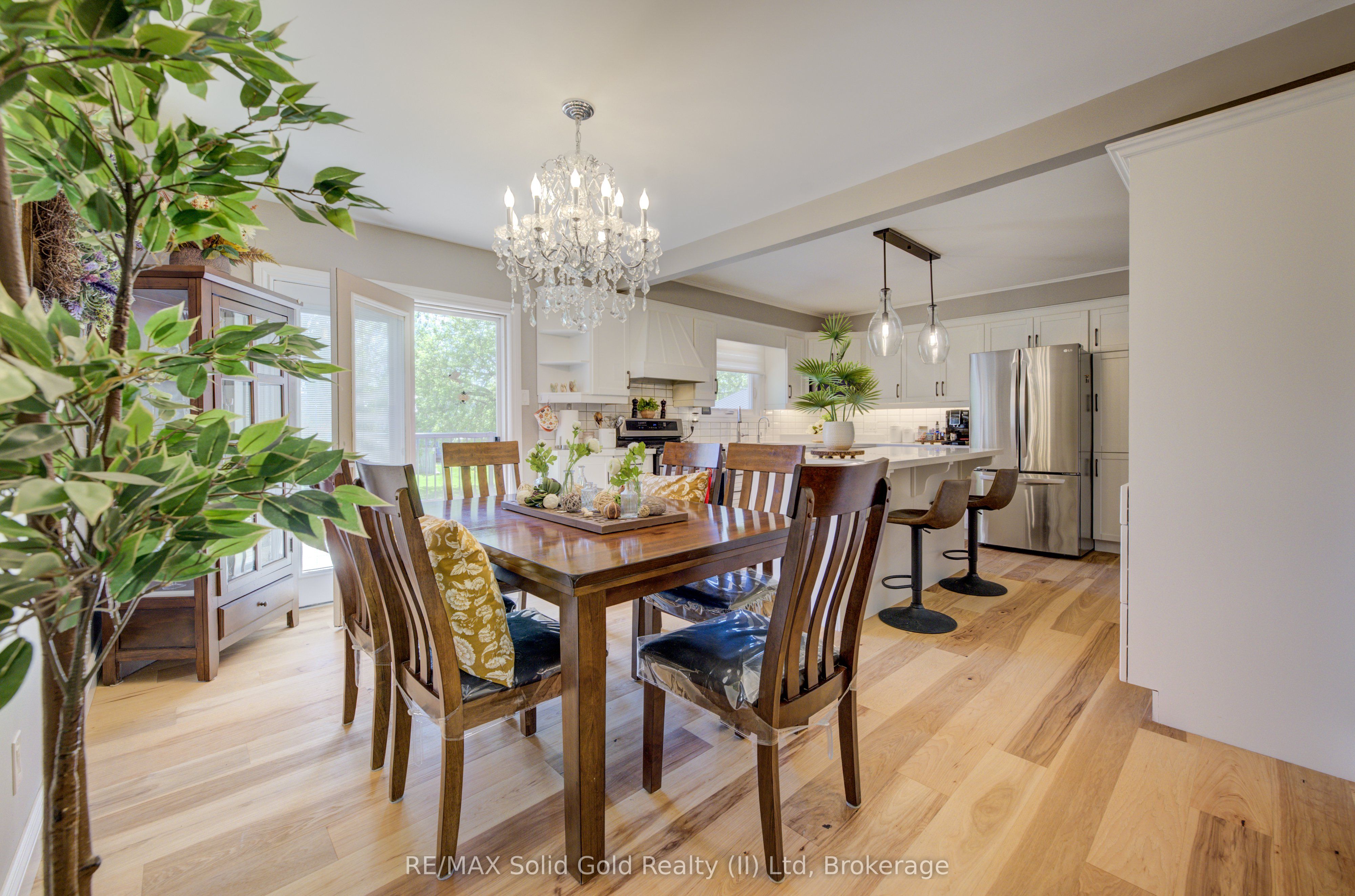 1076 Henry Street Property Photo 7