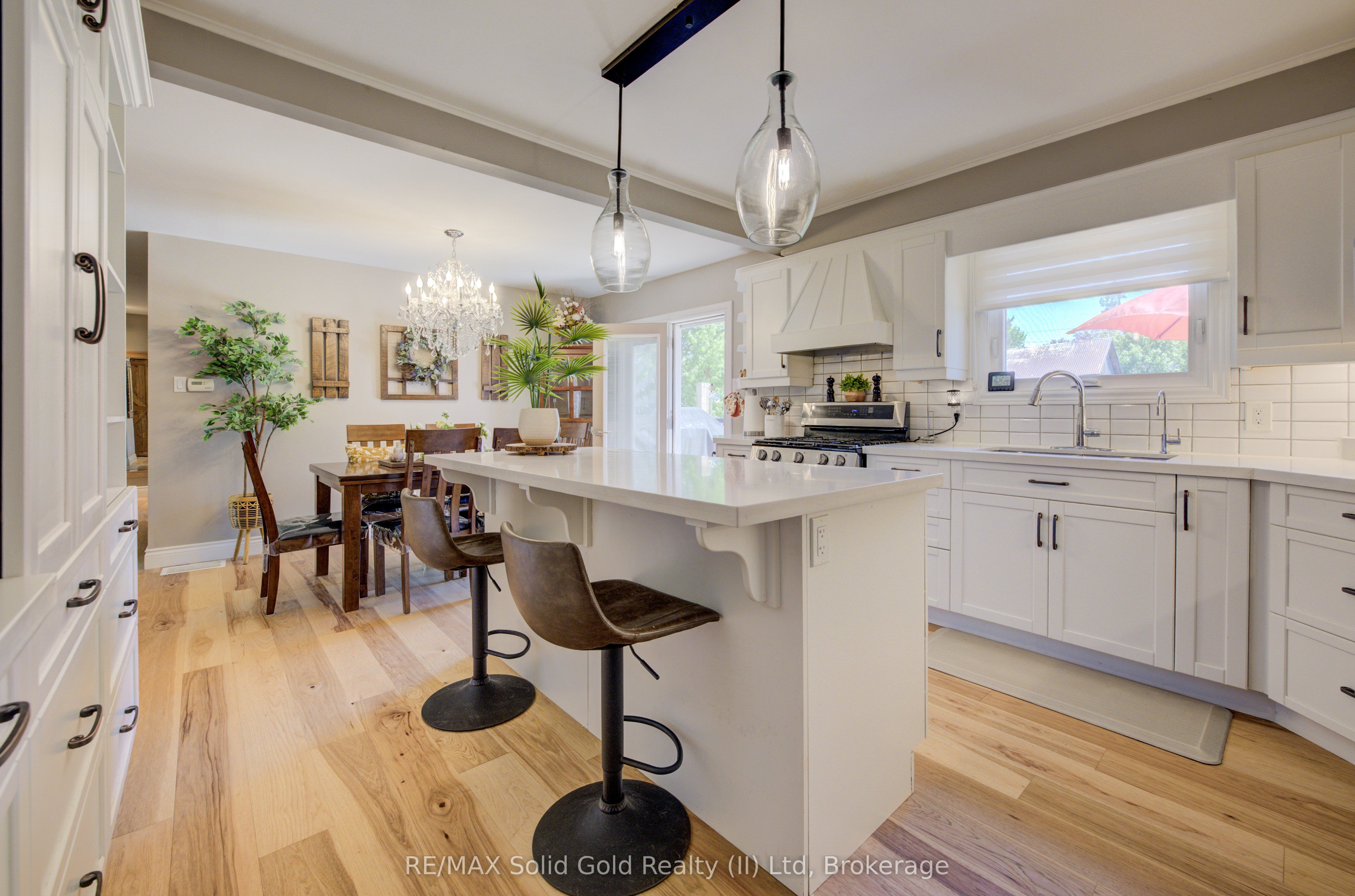 1076 Henry Street Property Photo 9
