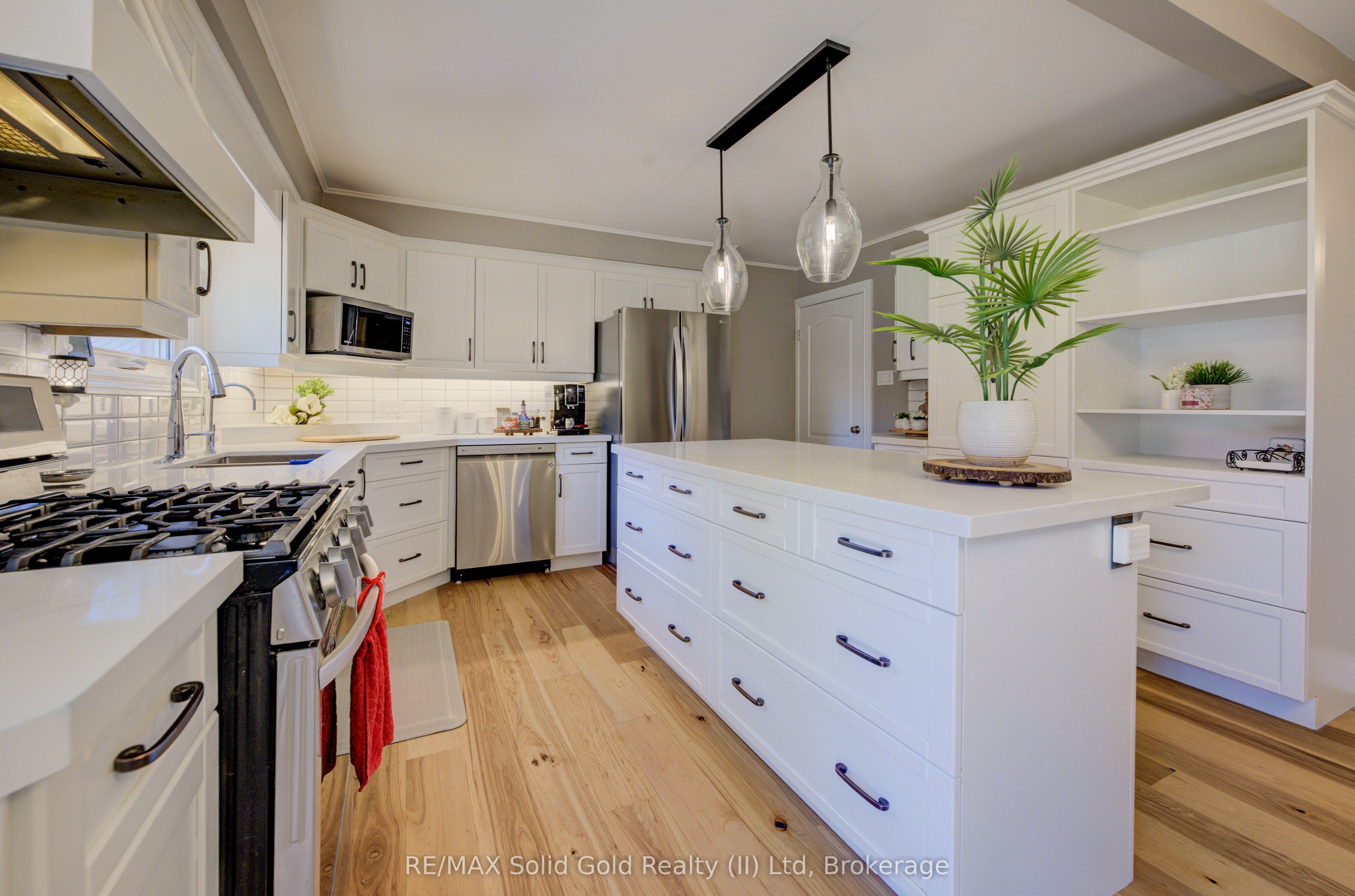 1076 Henry Street Property Photo 12