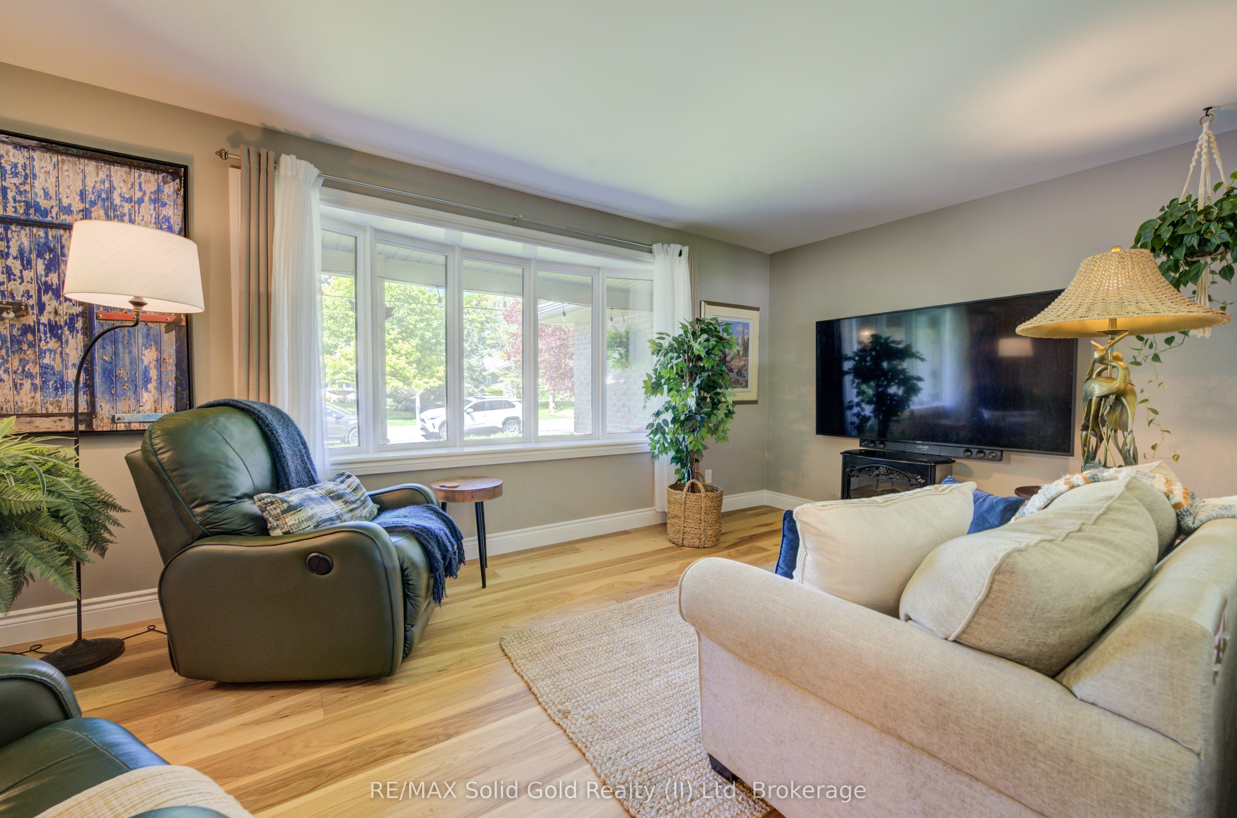 1076 Henry Street Property Photo 15